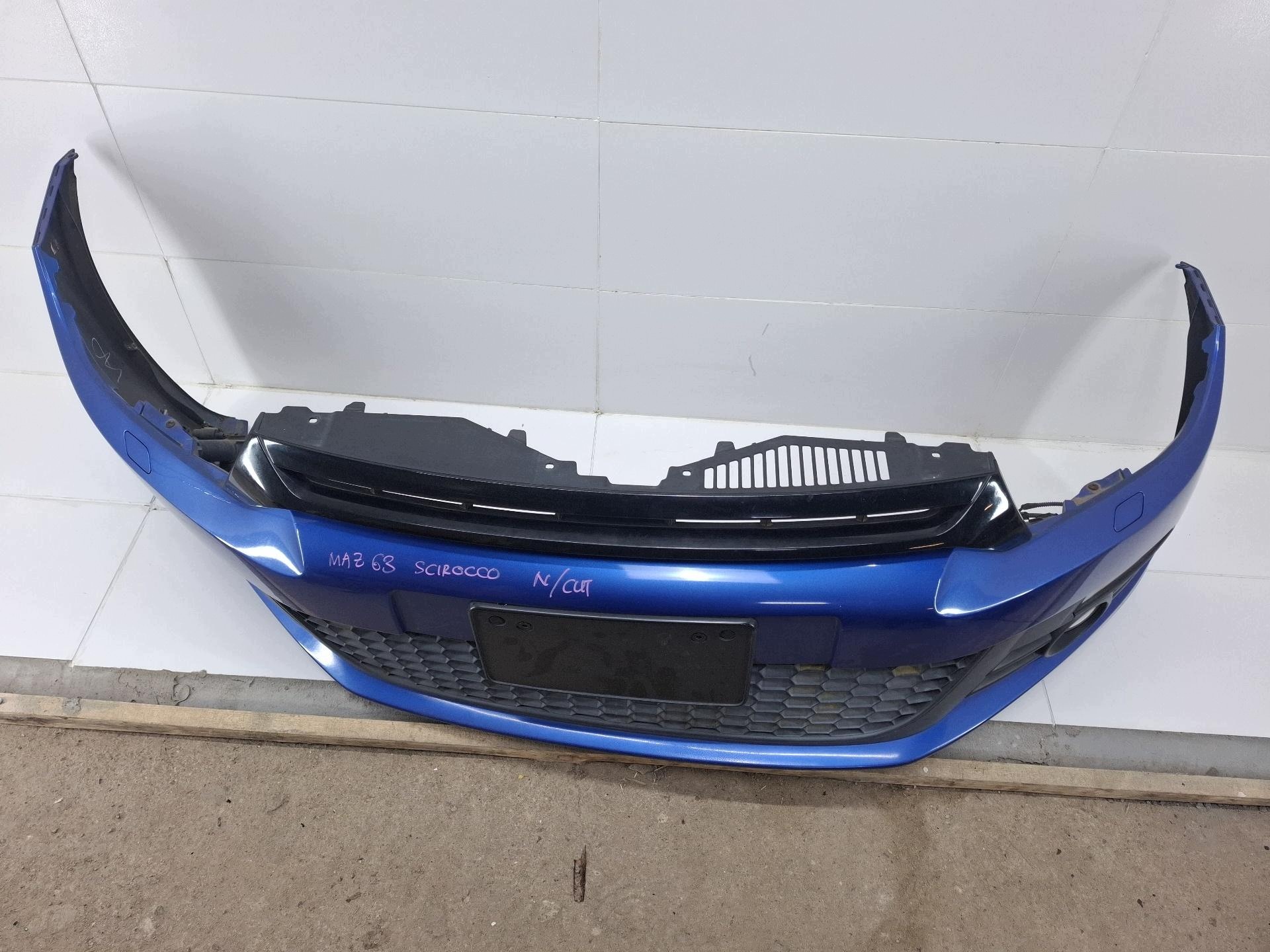 nárazník předek Volkswagen Scirocco 3 2009 1K8807221C