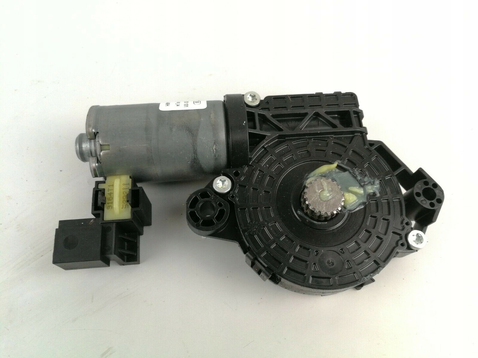 SILNICZEK SZYBERDACHU 0390200101 MERCEDES W205 Part manufacturer Mercedes Benz OE