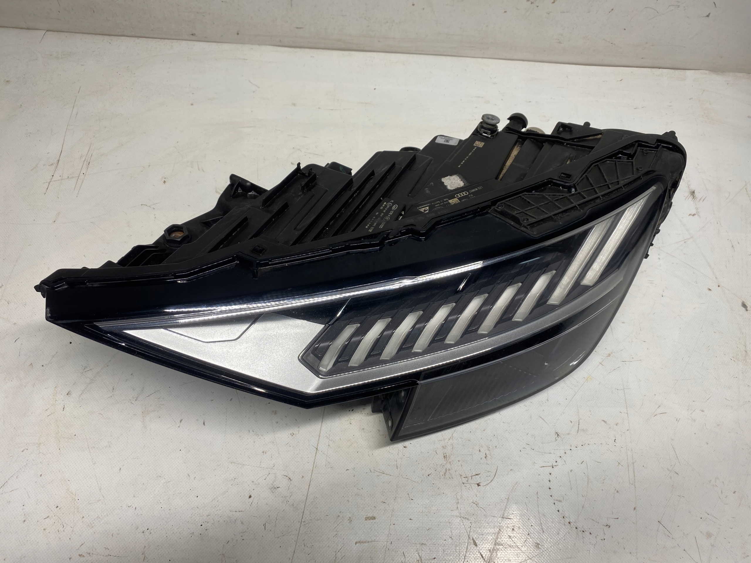 AUDI Q8 RSQ8 light left front LED MATRIX 4M8941035 18