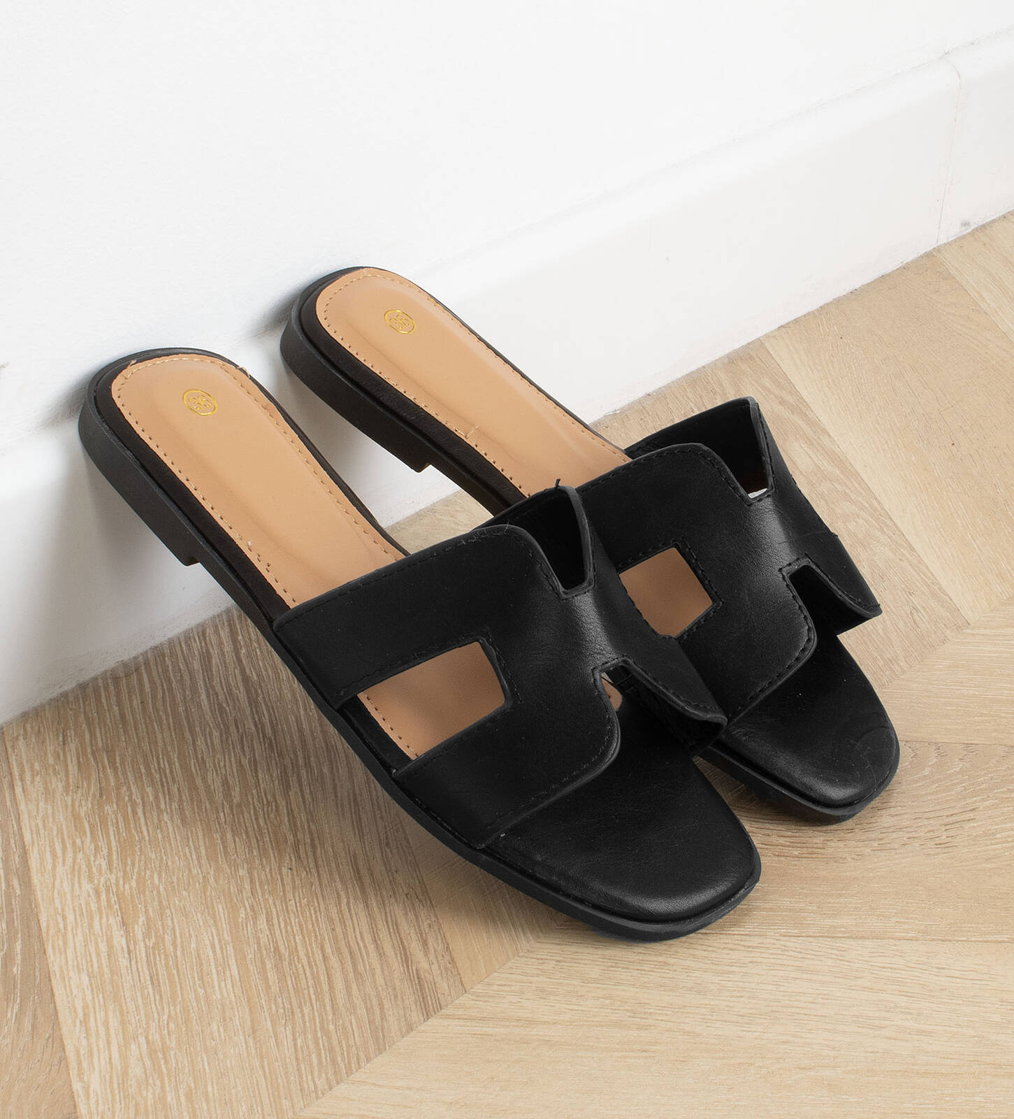 KLAPKI DAMSKIE WSUWANE CZARNE SKÓRZANE PASKI 38 Materiał zewnętrzny skóra ekologiczna