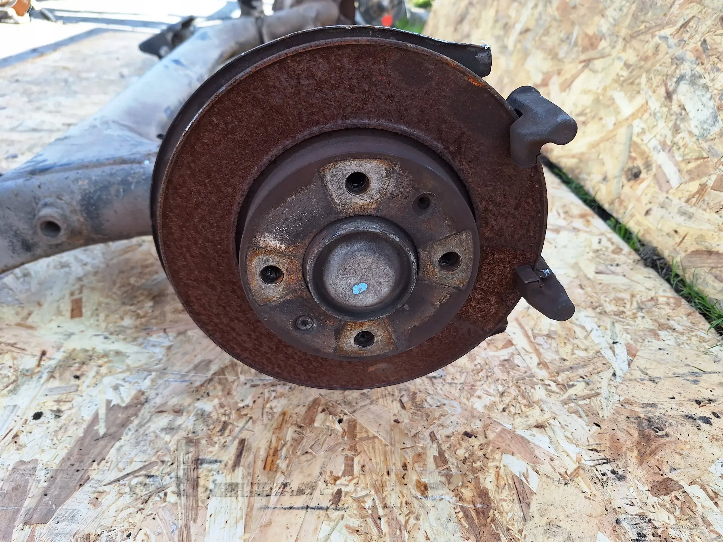 axis rear part Citroen C4 Peugeot 307 H/B Kombi 01- discs ABS