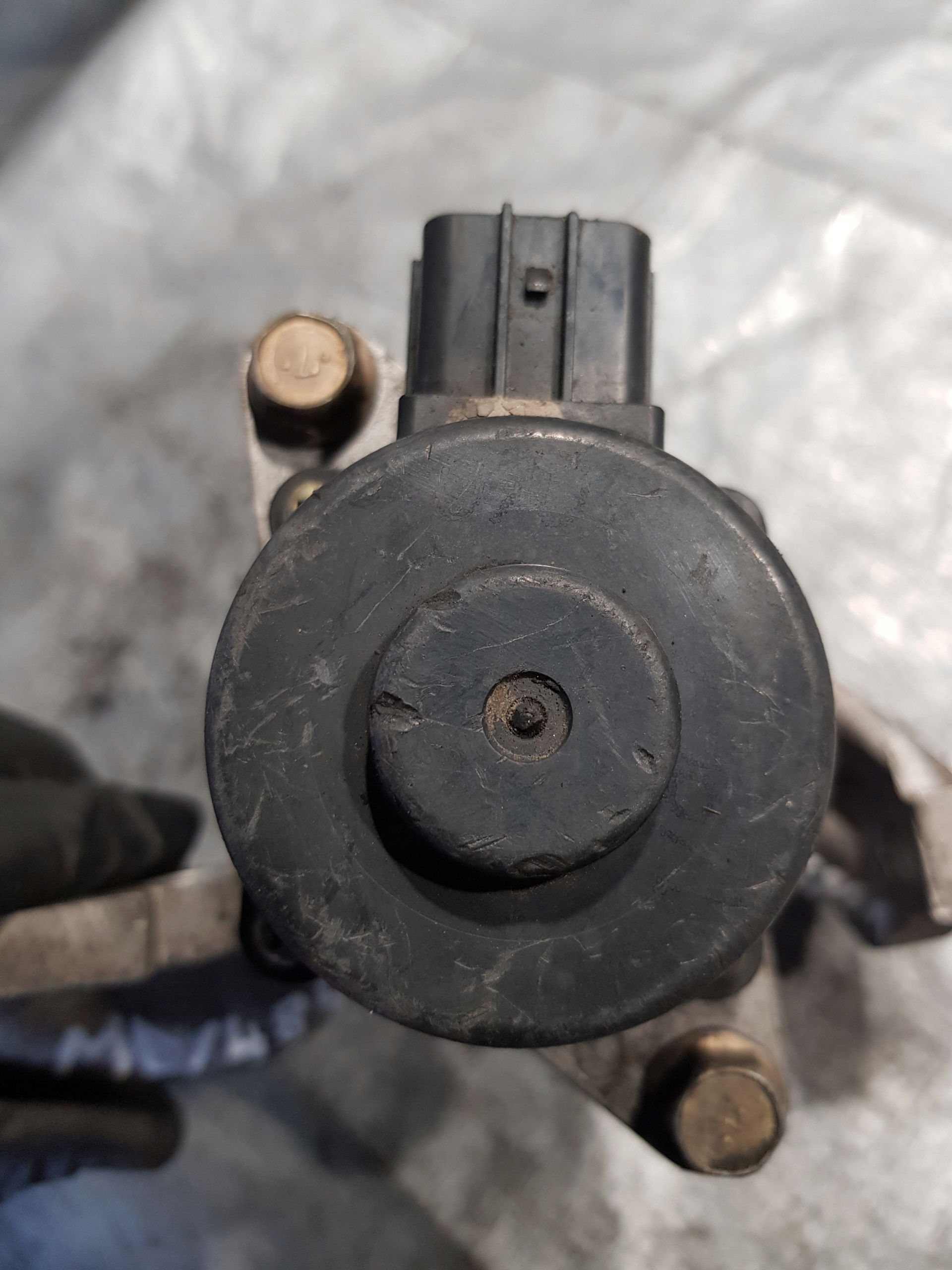 egr ventil 1.8 GDI MITSUBISHI CARISMA 1996-2004 plus držač