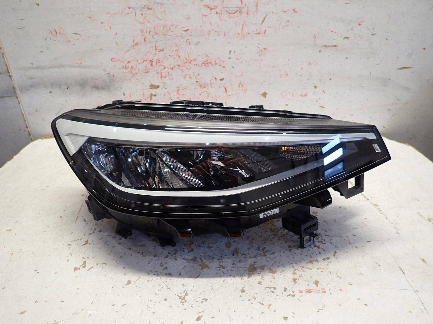 light front front right VW ID4 2020- FULL LED 11B941006B