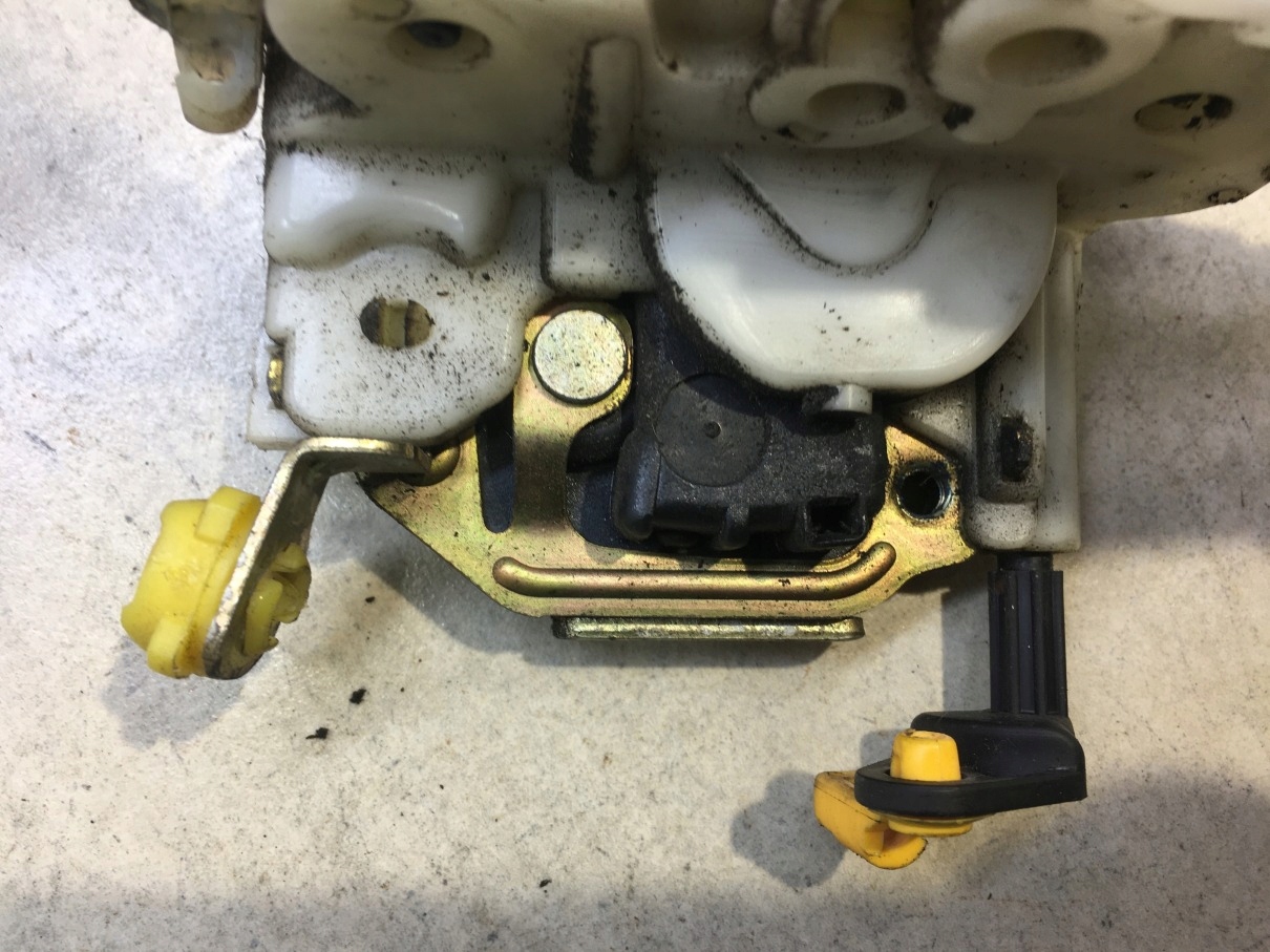 lock door right front NISSAN MICRA K11