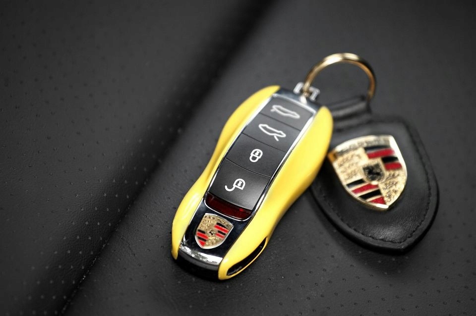 Brelok Breloczek Porsche Do Kluczyka Wzór dominujący inny wzór