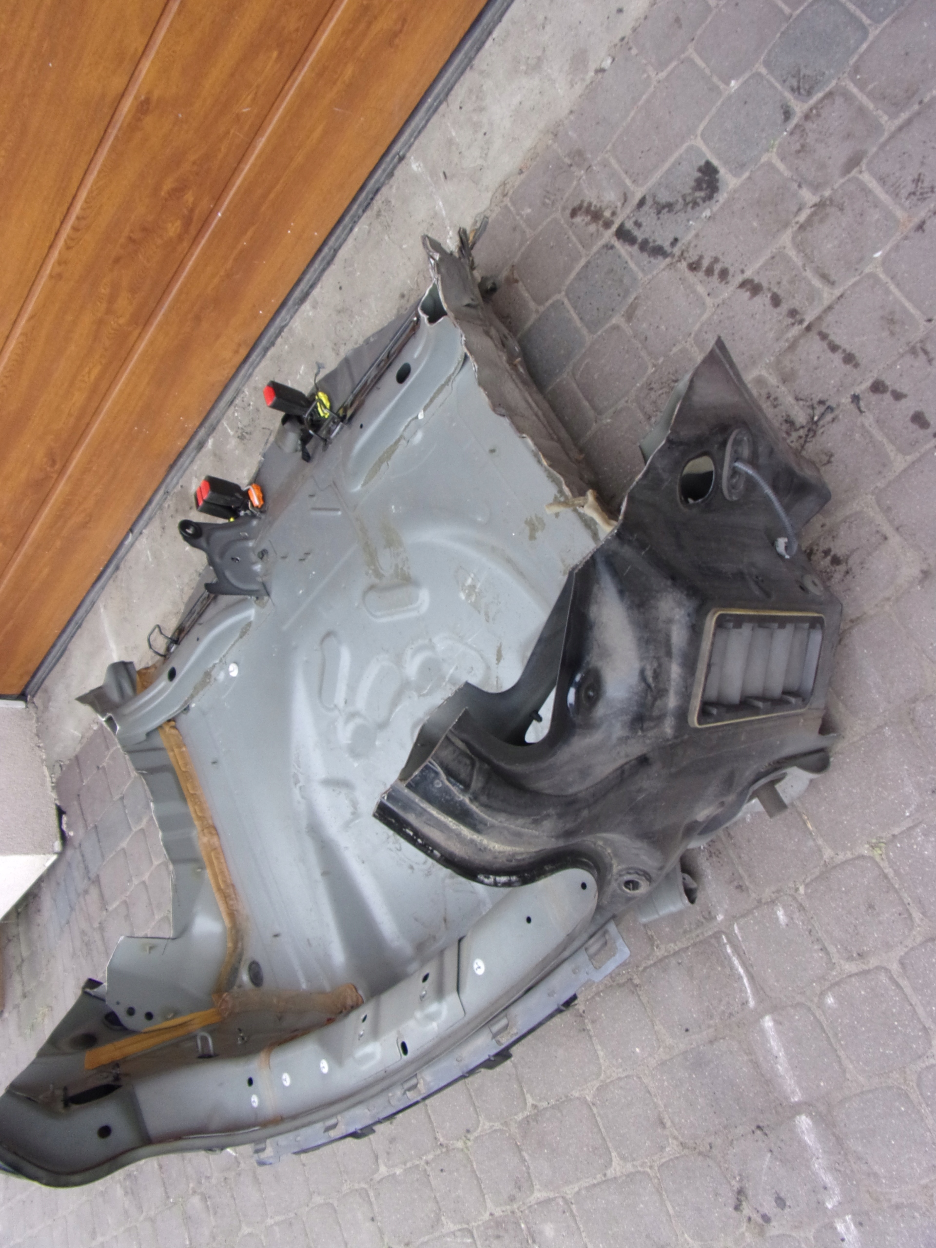 Volvo v40 II pas tylny wanna podłoga Typ samochodu Samochody osobowe