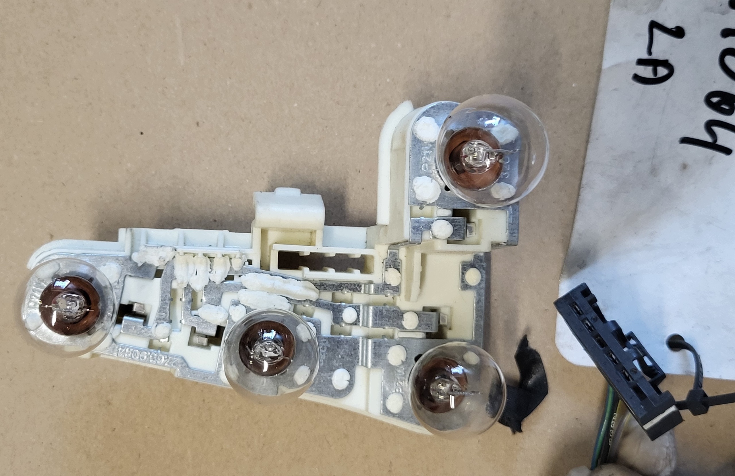 light housing left rear part OPRAWKI GNIAZDA ZAROWKI BME 3 E90 sedan 6937473 OE EU