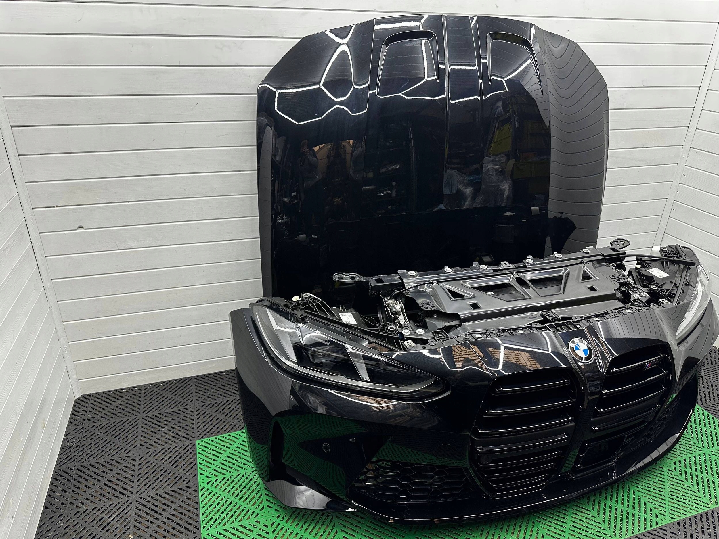 front BMW M4 G82 G83 bonnet support panel for radiators radiator lights