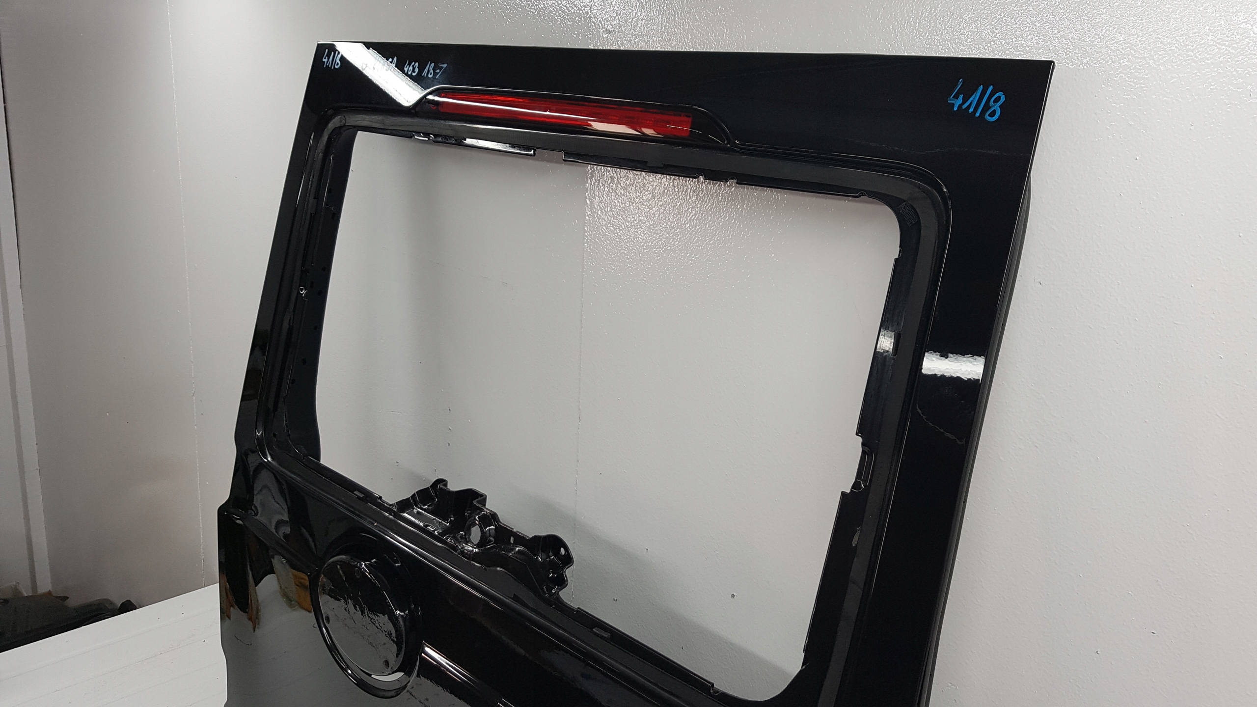 MERCEDES G KLASA W463 18- KLAPA TYŁ POKRYWA Strona zabudowy tył