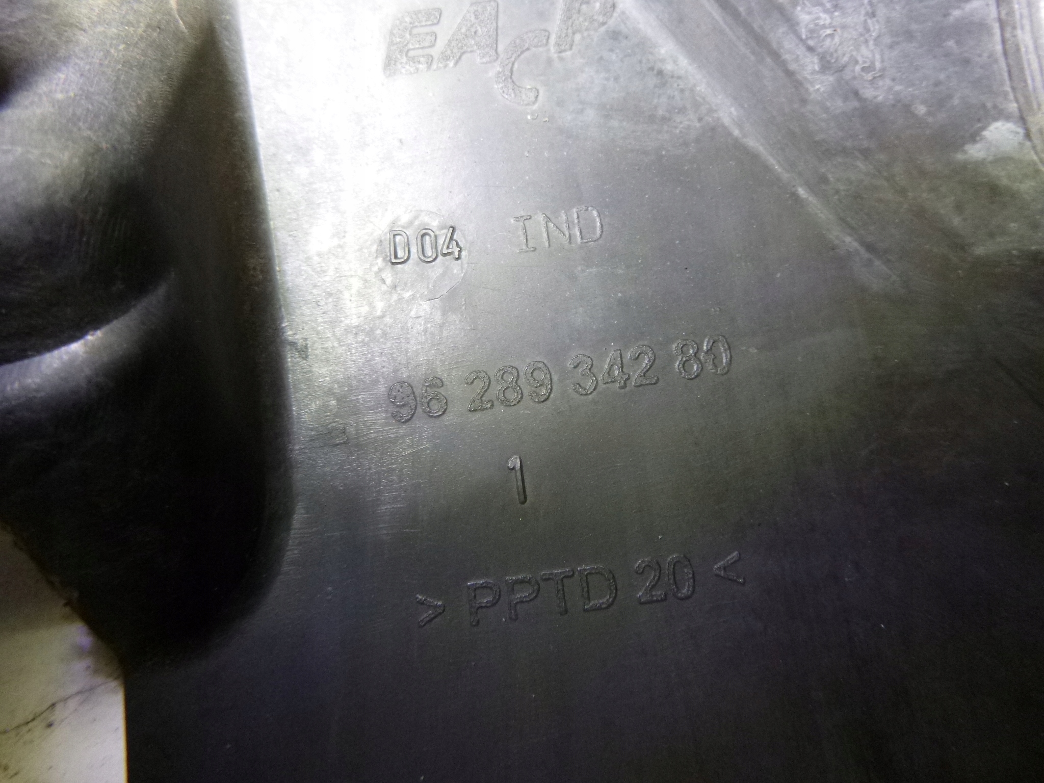 GRILL GRILL PEUGEOT 206 EGJ 2002R.