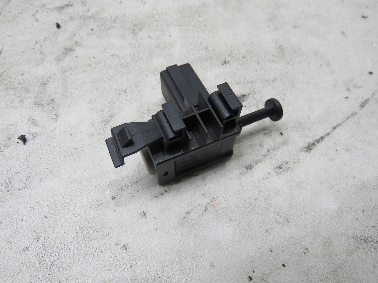 RYGIEL KLAPKI WLEWU PALIWA MAZDA 2 DJ