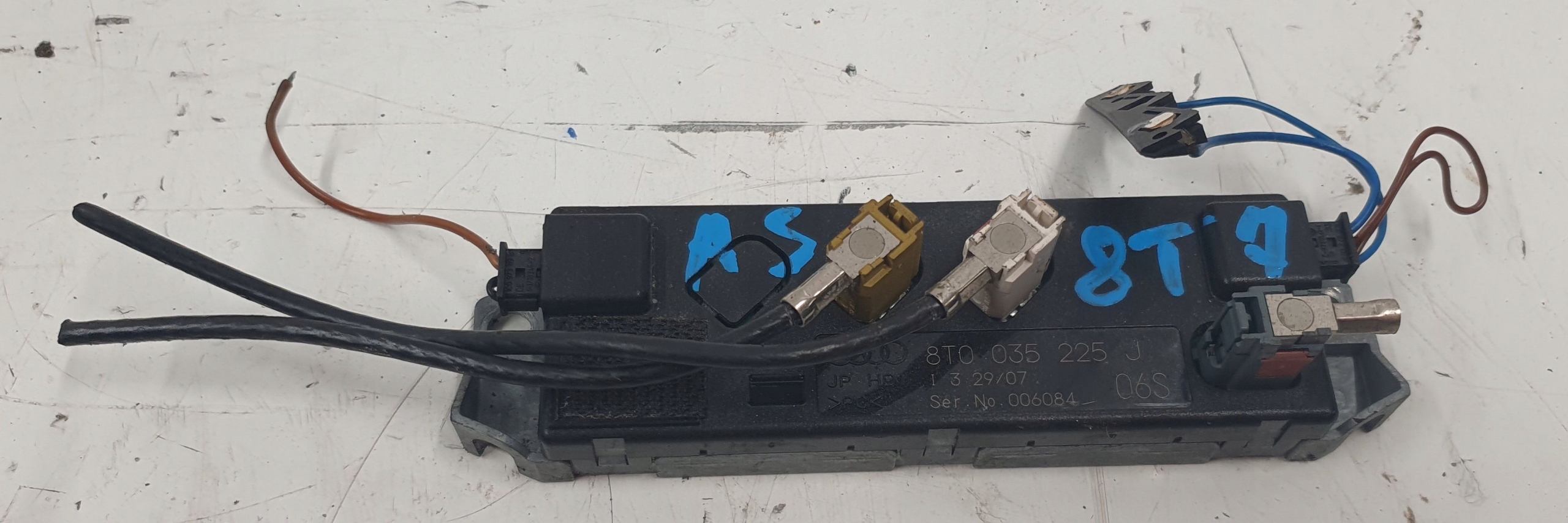 Audi A5 8T 07- 1.8 TFSI coupe antenna amplifier