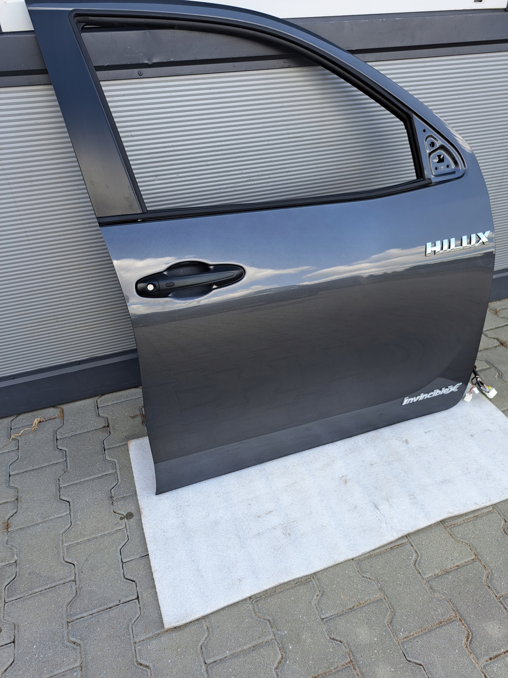 TOYOTA HILUX VIII INVINCIBLE DRZWI PRAWY PRZÓD ORYGINAŁ