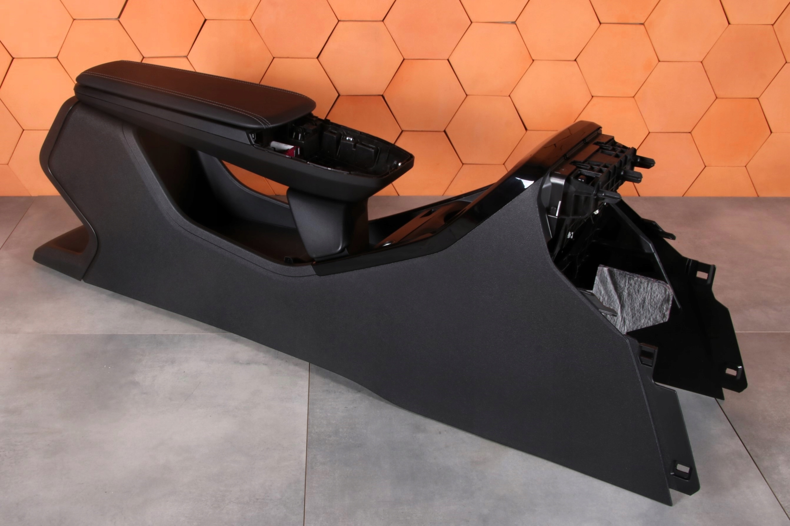 BMW 2' U06 X1 U11 TUNEL central armrest SENSATEC black 5A2E049