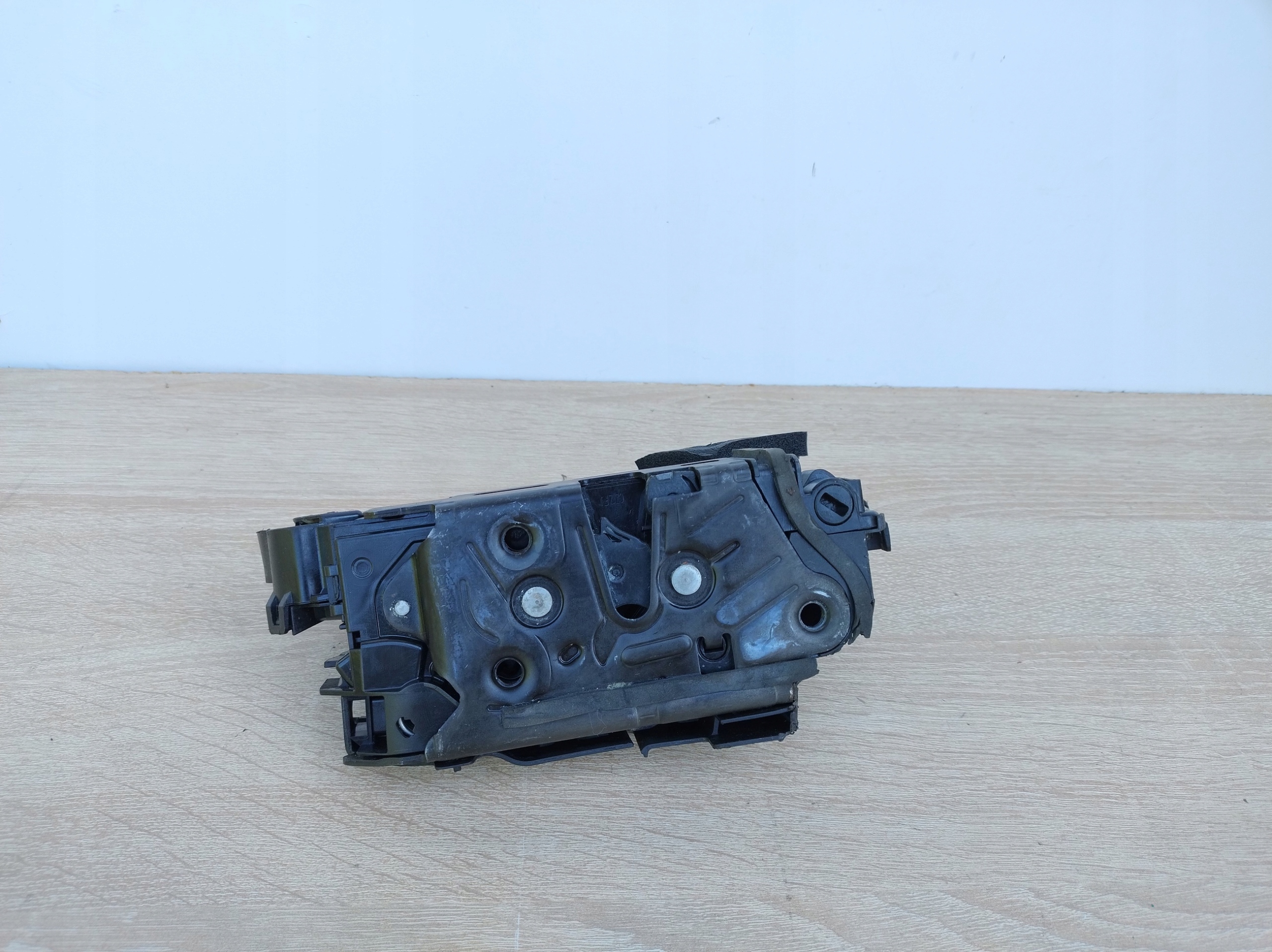 lock door right front VW TOURAN SEAT SKODA AUDI