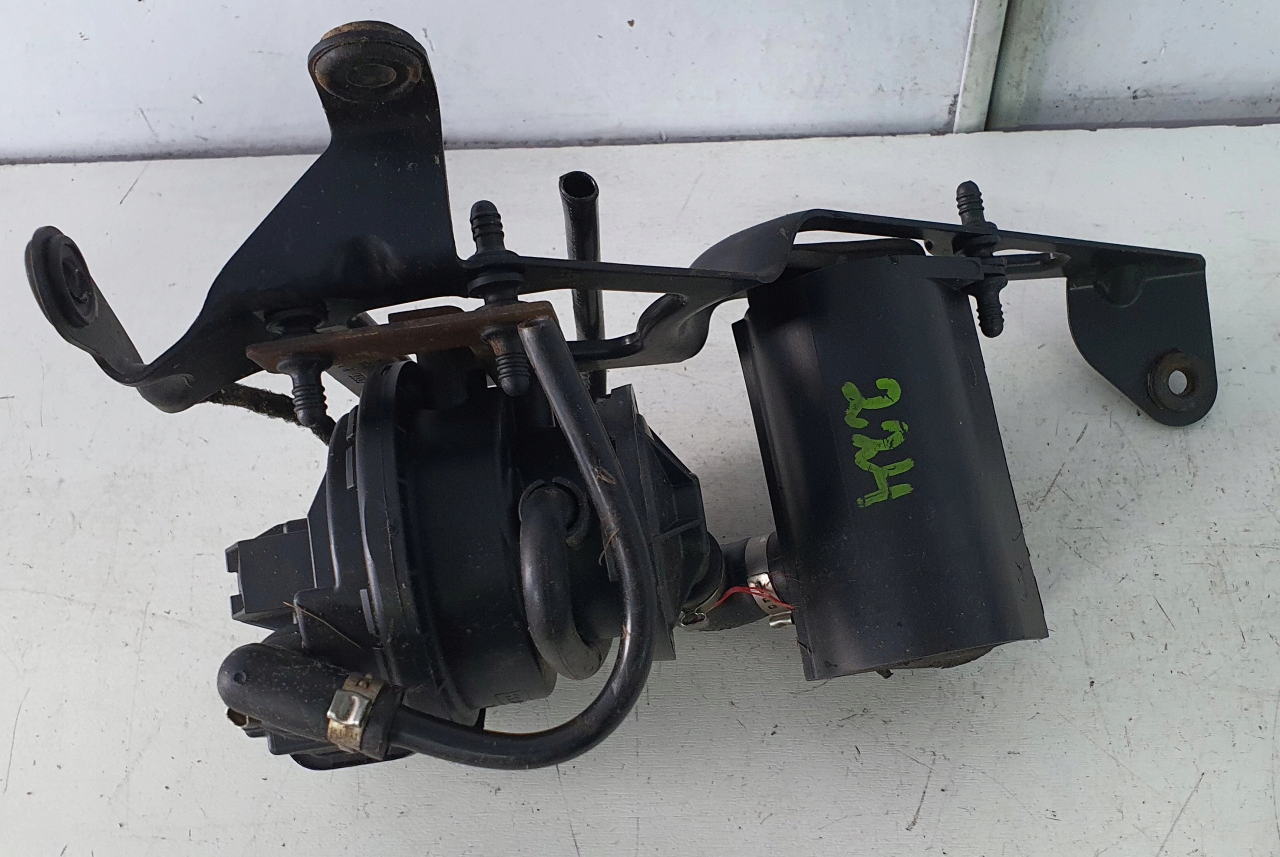 AUDI A8 D3 02-10 feed pump DIAGNOSTYCZNA left original 3B0906271