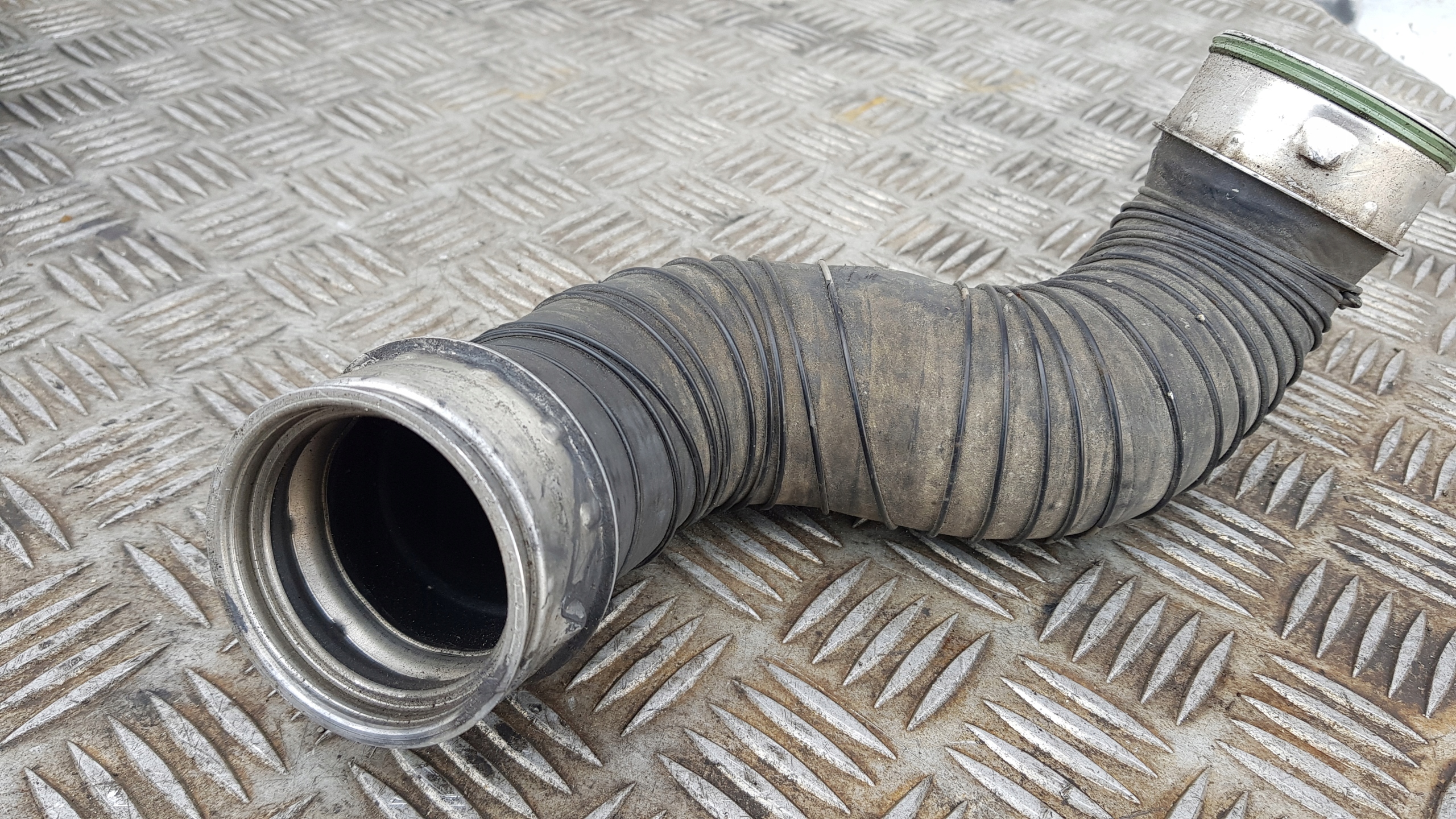 MERCEDES W203 trouba hadice intercoolera A2035281082