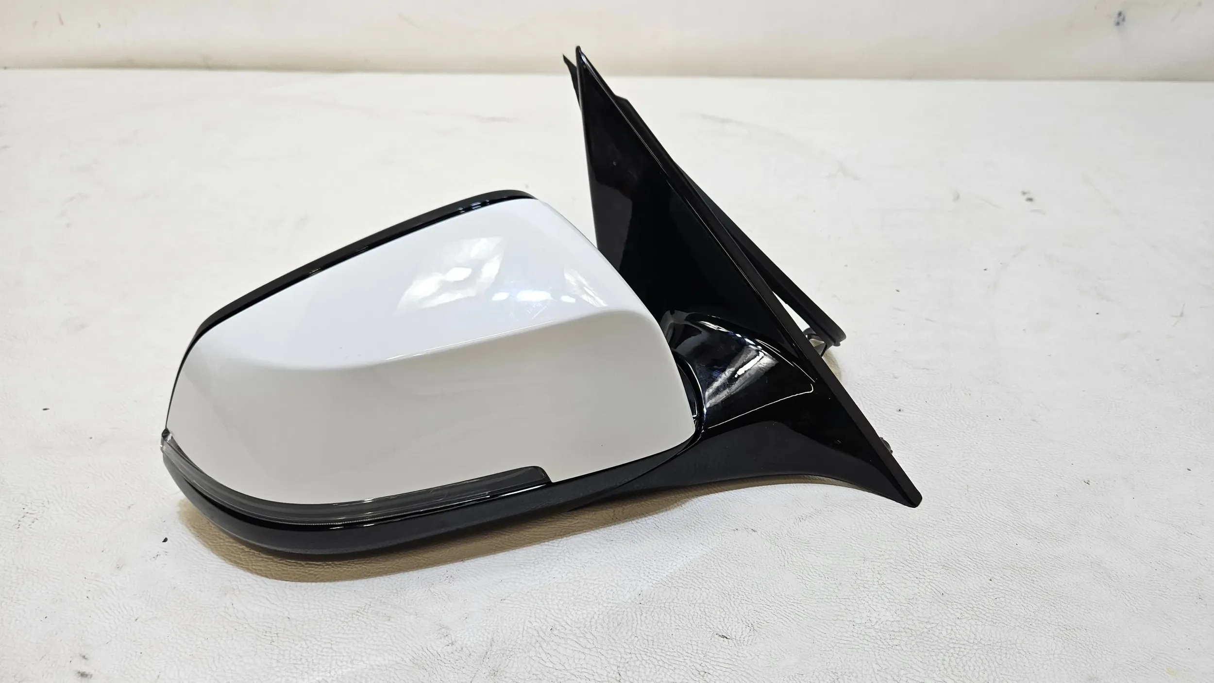 LUSTERKO PRAWE ZEWNĘTRZNE BMW F10 LCI LIFT 5 PIN ASYSTENT