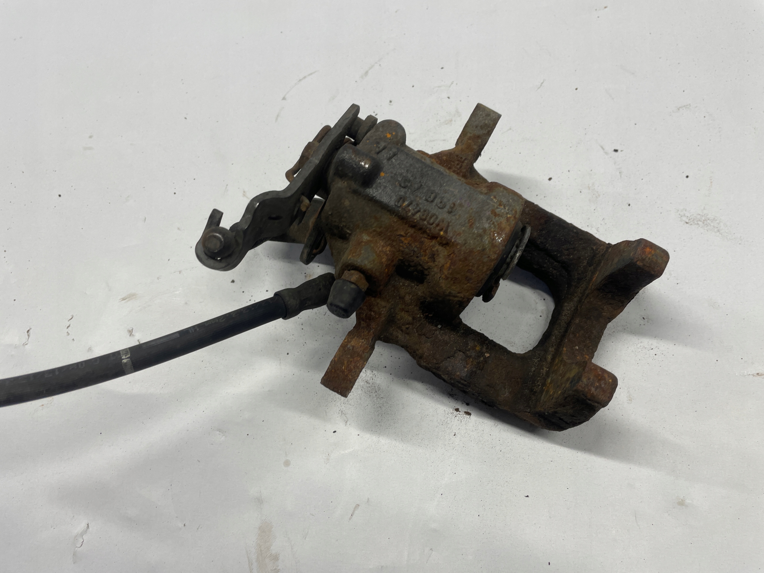 SKODA YETI 2.0 TDI caliper brake left rear part