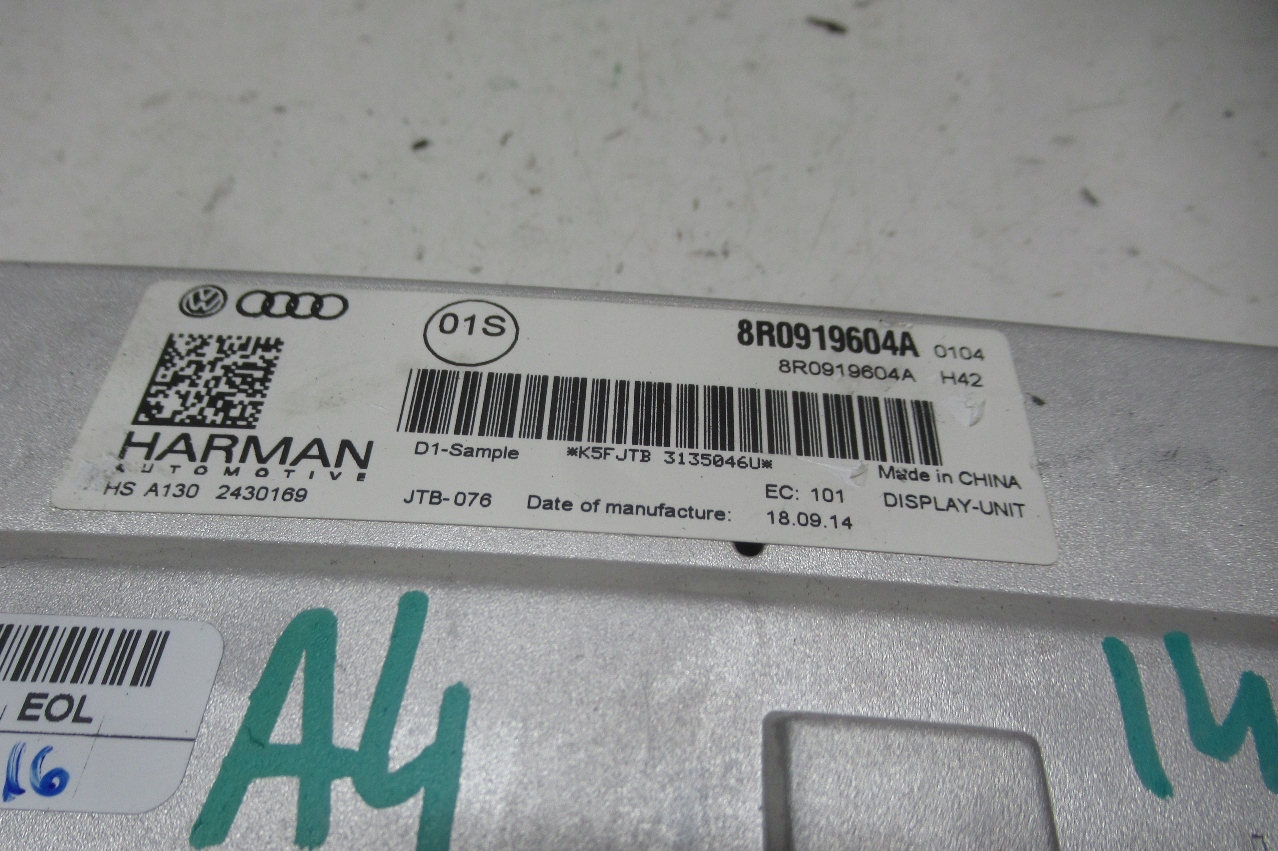 AUDI A4 B8 FL 2.0 TFSI 14R EKRAN display navigation devices 8R0919604A