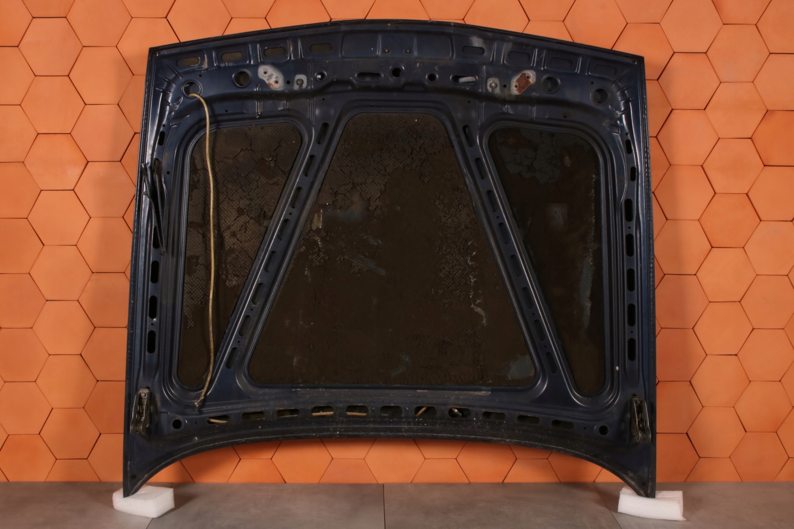 BMW 3 E30 originál bonnet