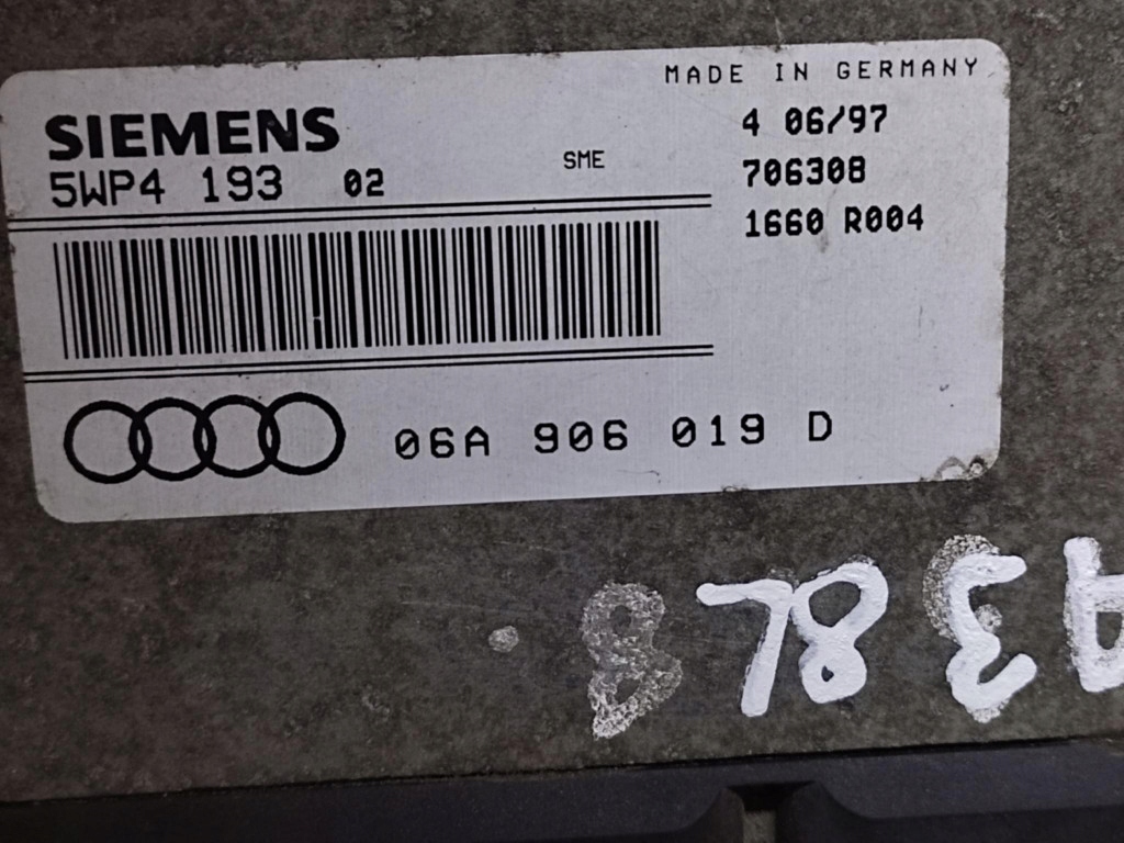 AUDI A3 8L 1.6 control unit of the engine 06A906019D