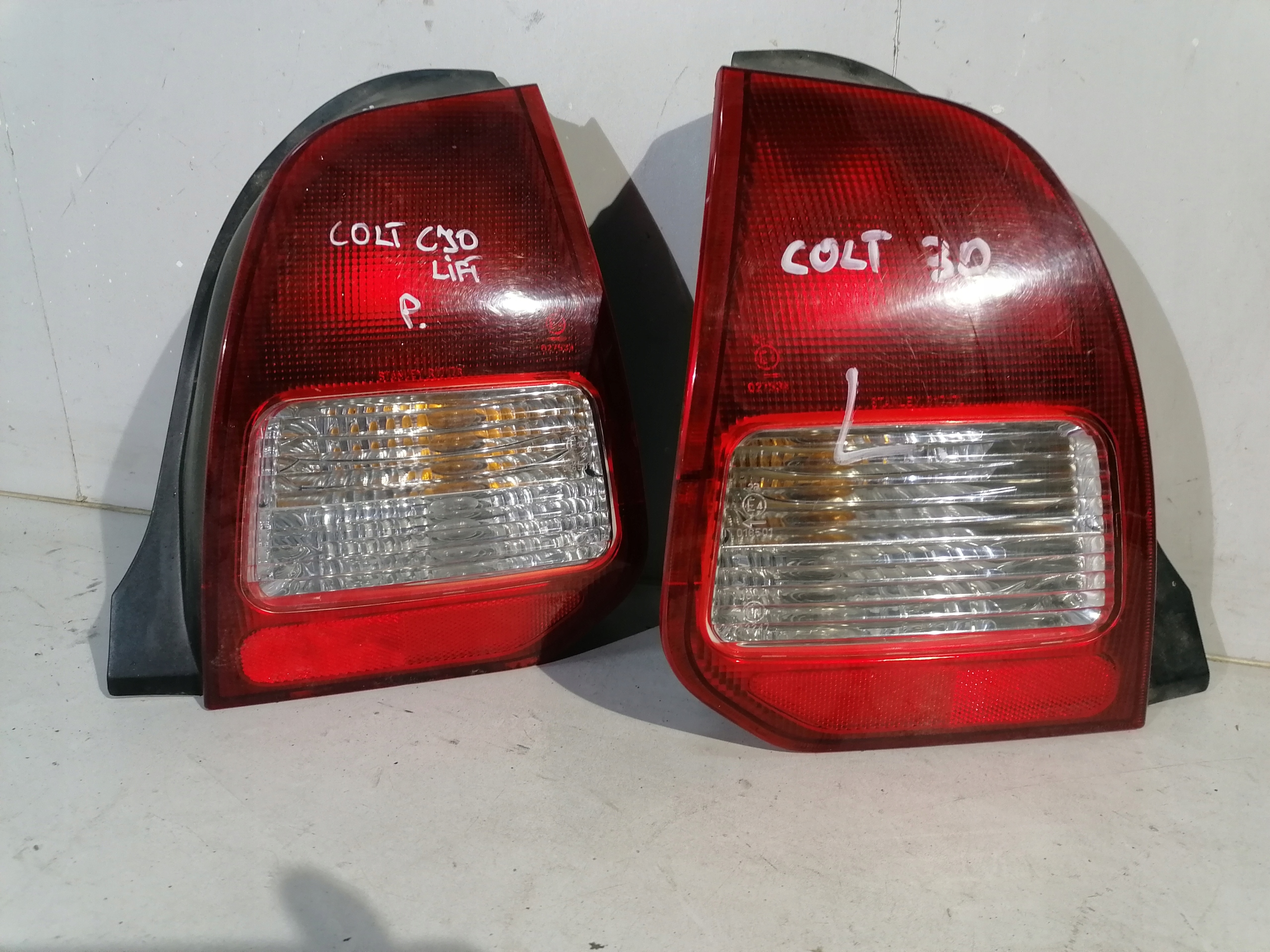 Mitsubishi Colt CJ0 lift light left and right rear