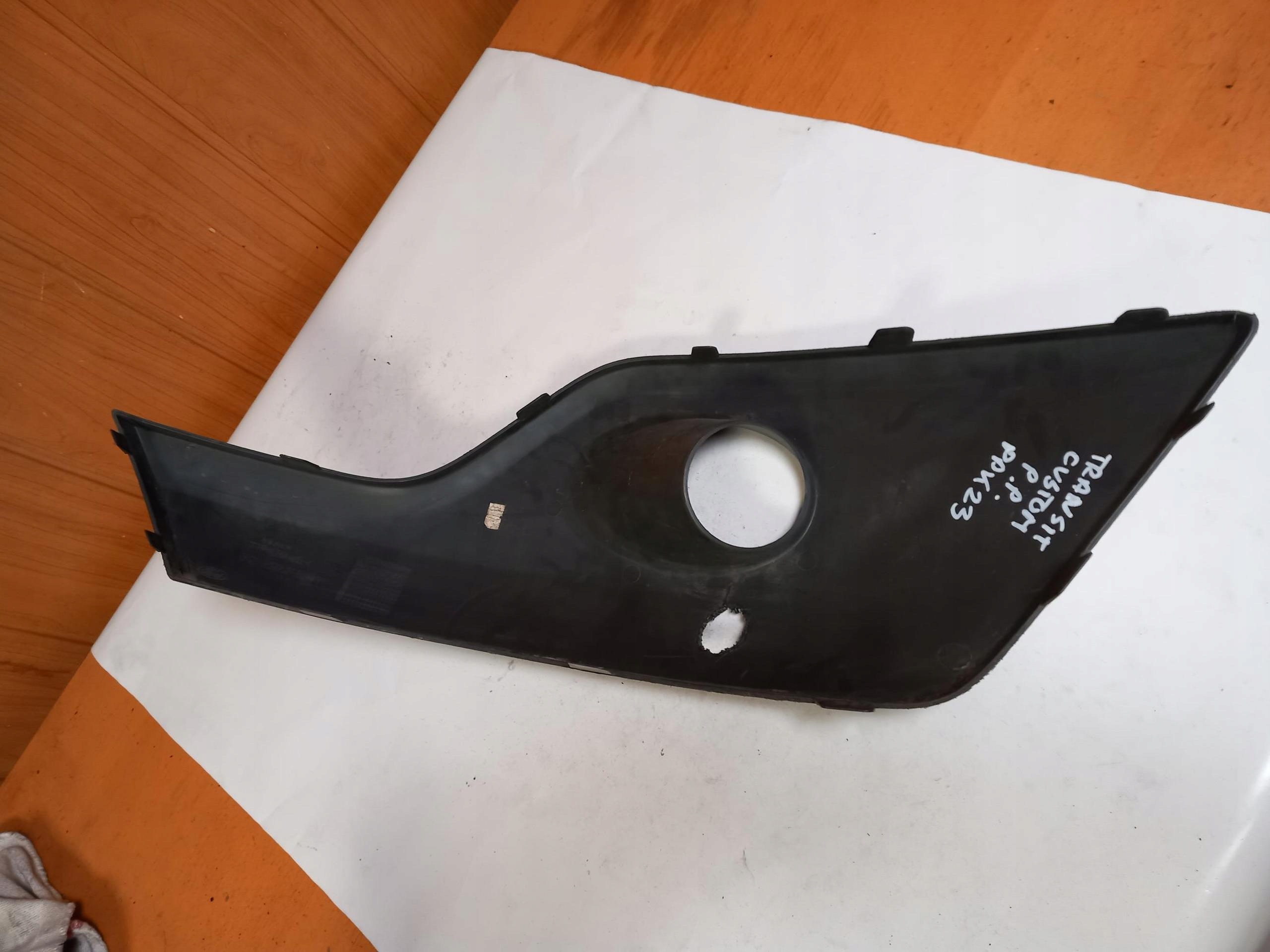 grid of a bumper right front FORD CUSTOM and BK21-R19952 12-18