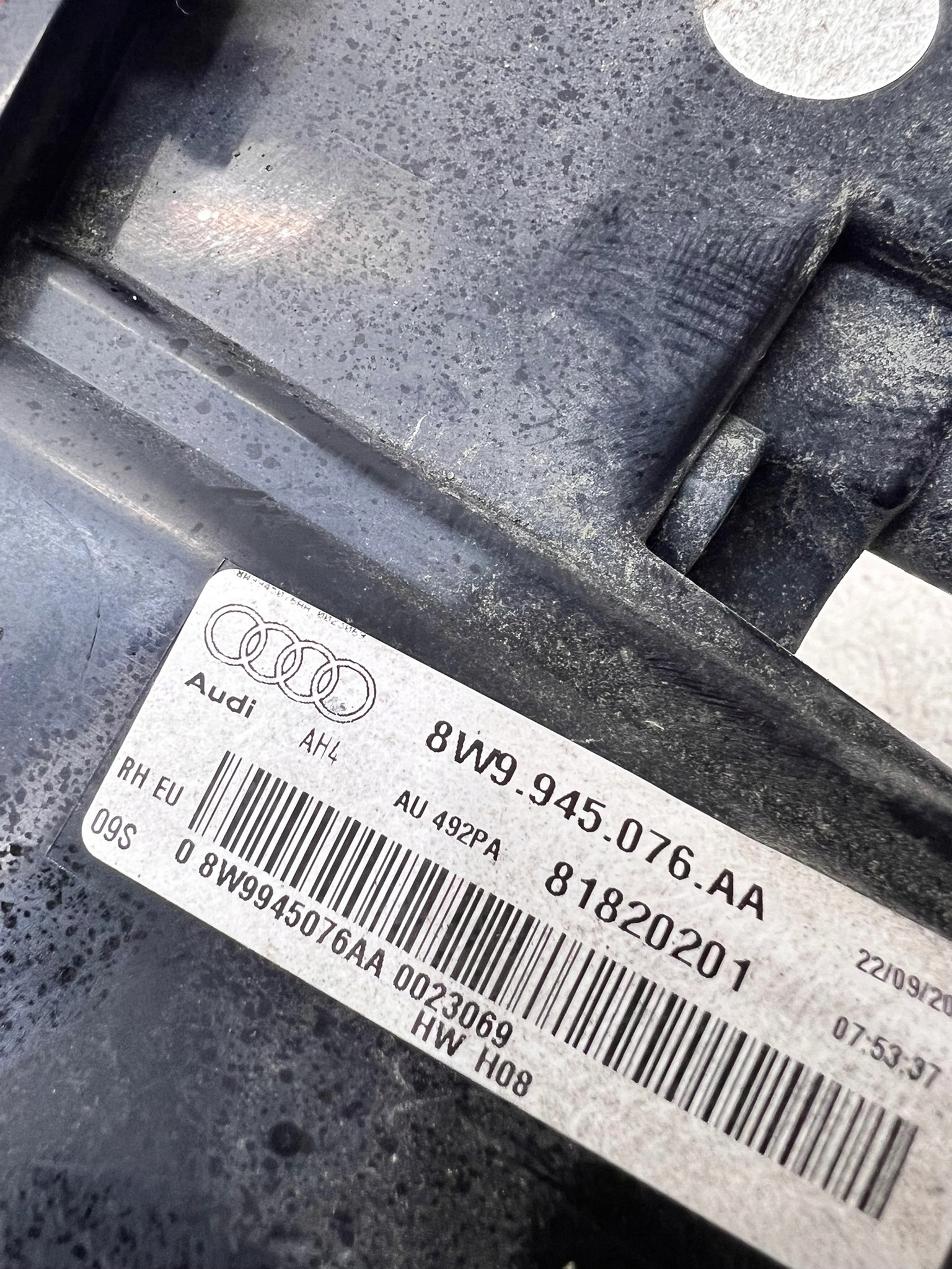 light right rear part to the bonnet LED AUDI A4 B9 AVANT 8W9945076AA