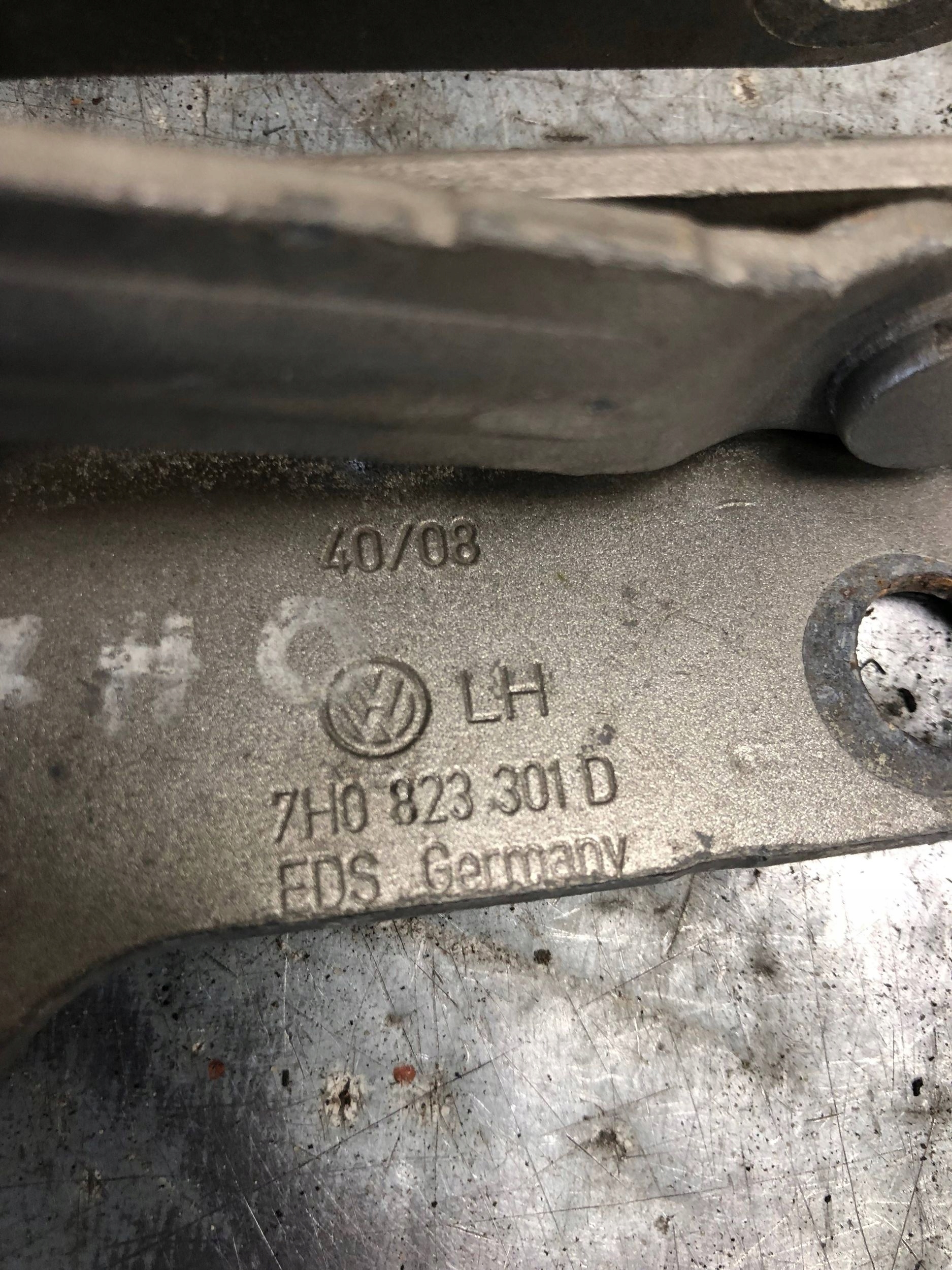 Cerniere cofano VW T5 7H0823301D 7H0823302D