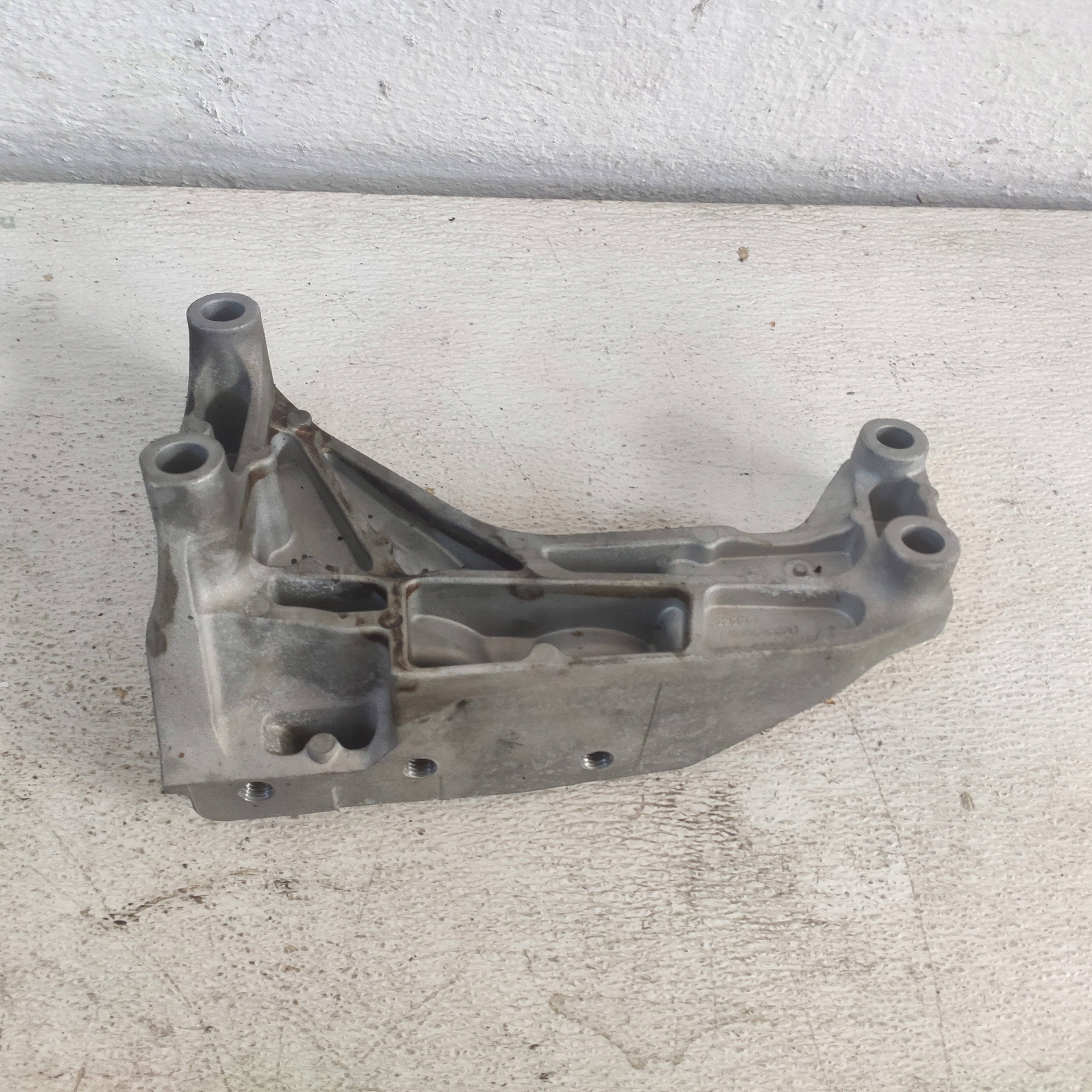 OPEL ASTRA K 2020 1.5CRDI holder engine mount