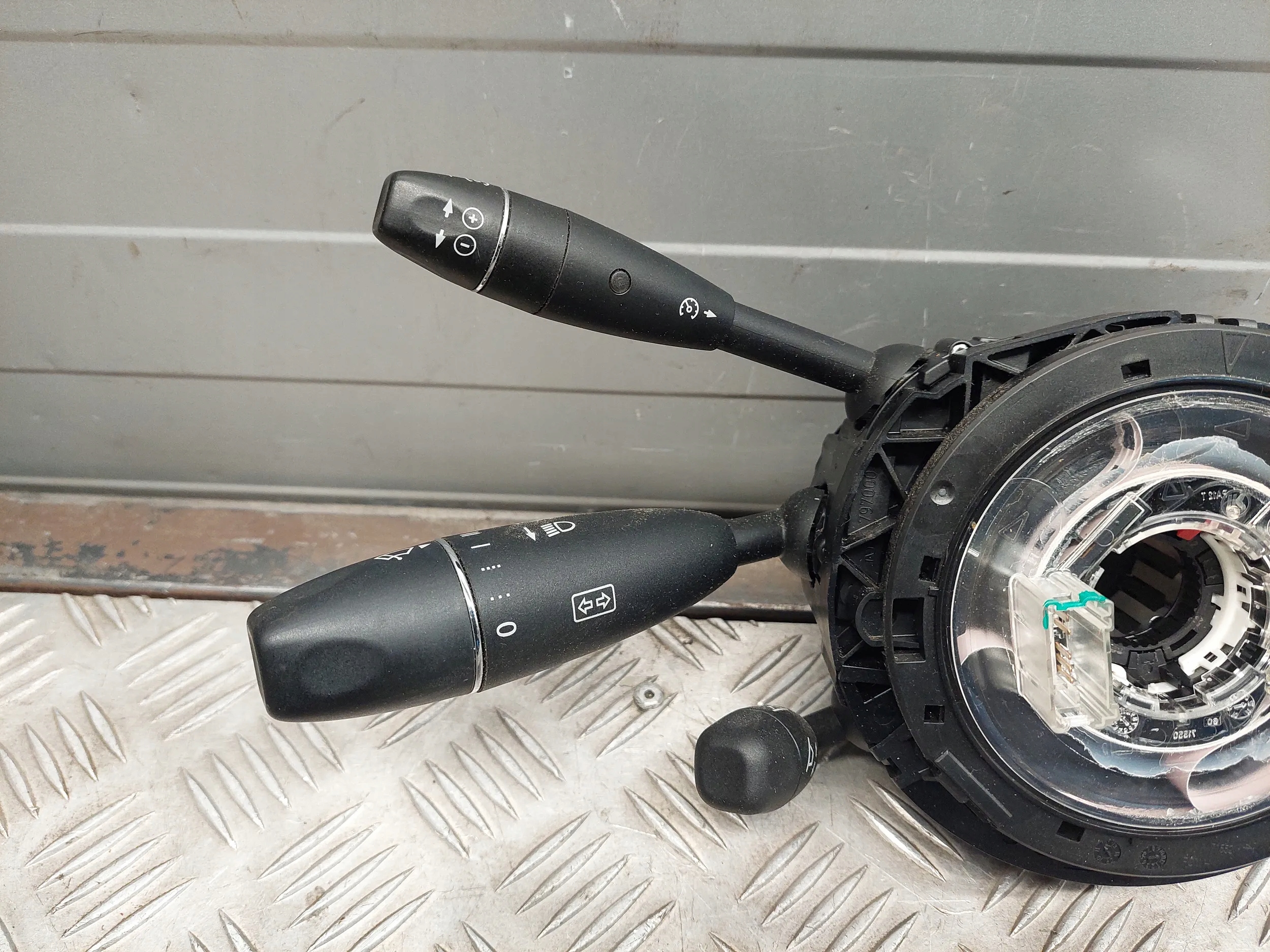 tesla MODEL S 100847100A Подушки