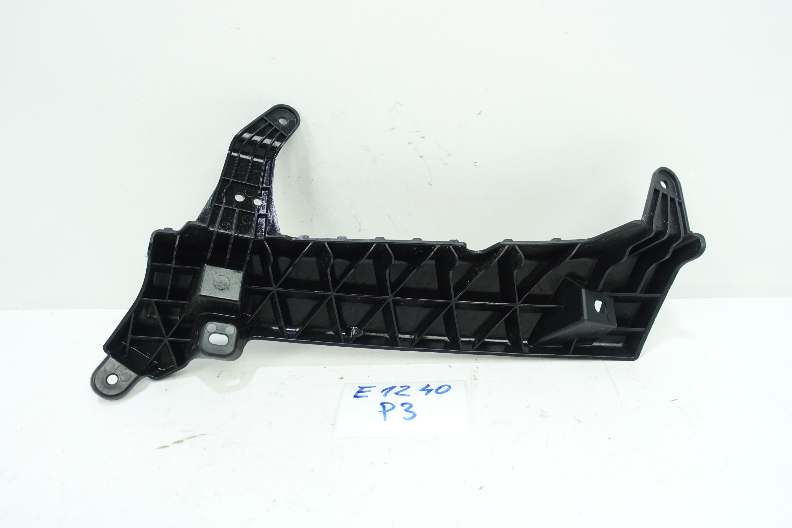 bumper bracket lights left rear part HYUNDAI KONA
