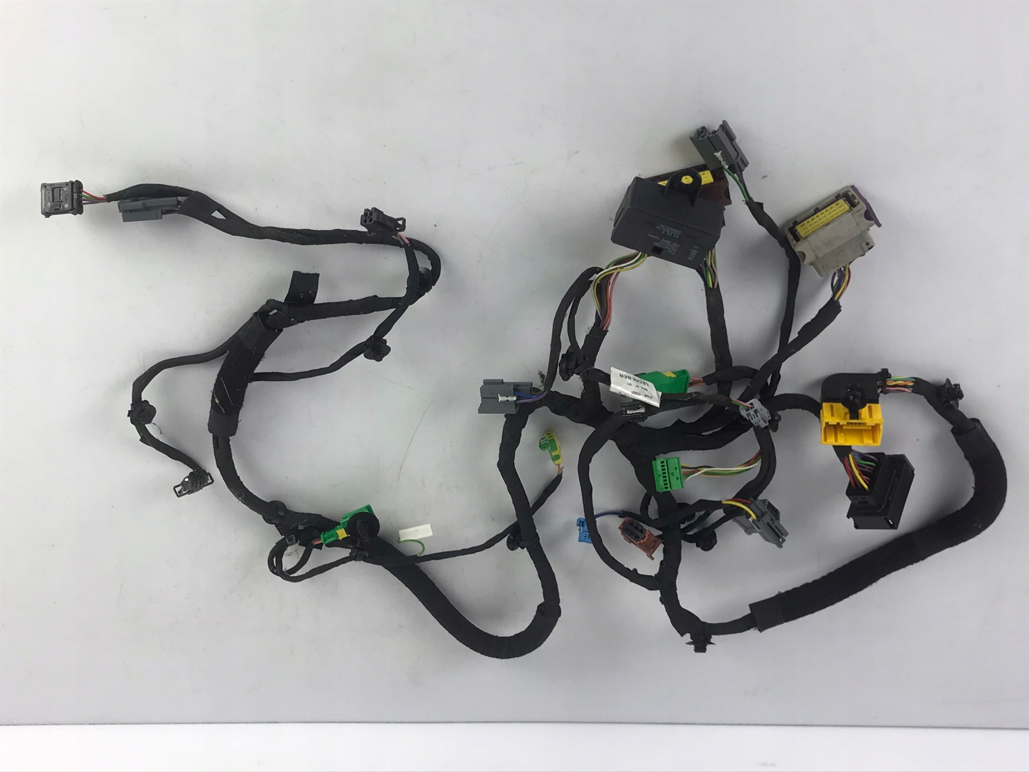 1281484A - PEUGEOT 508 И УСТАНОВКА СИДЕНЬЯ ПРАВЫЙ ПЕРЕДНИЙ ЖГУТ