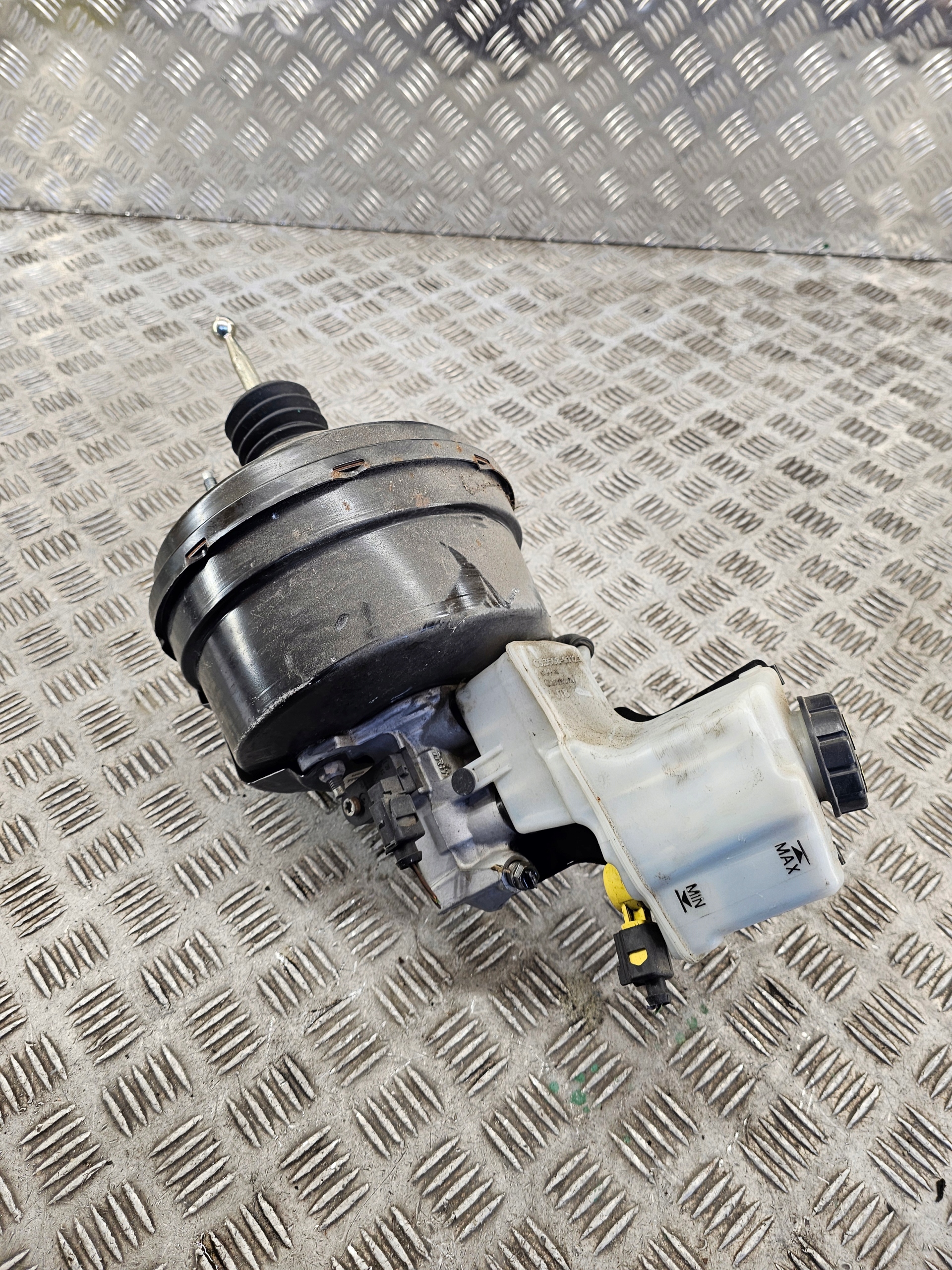 servo brake VW GOLF VII 5Q2614105AR