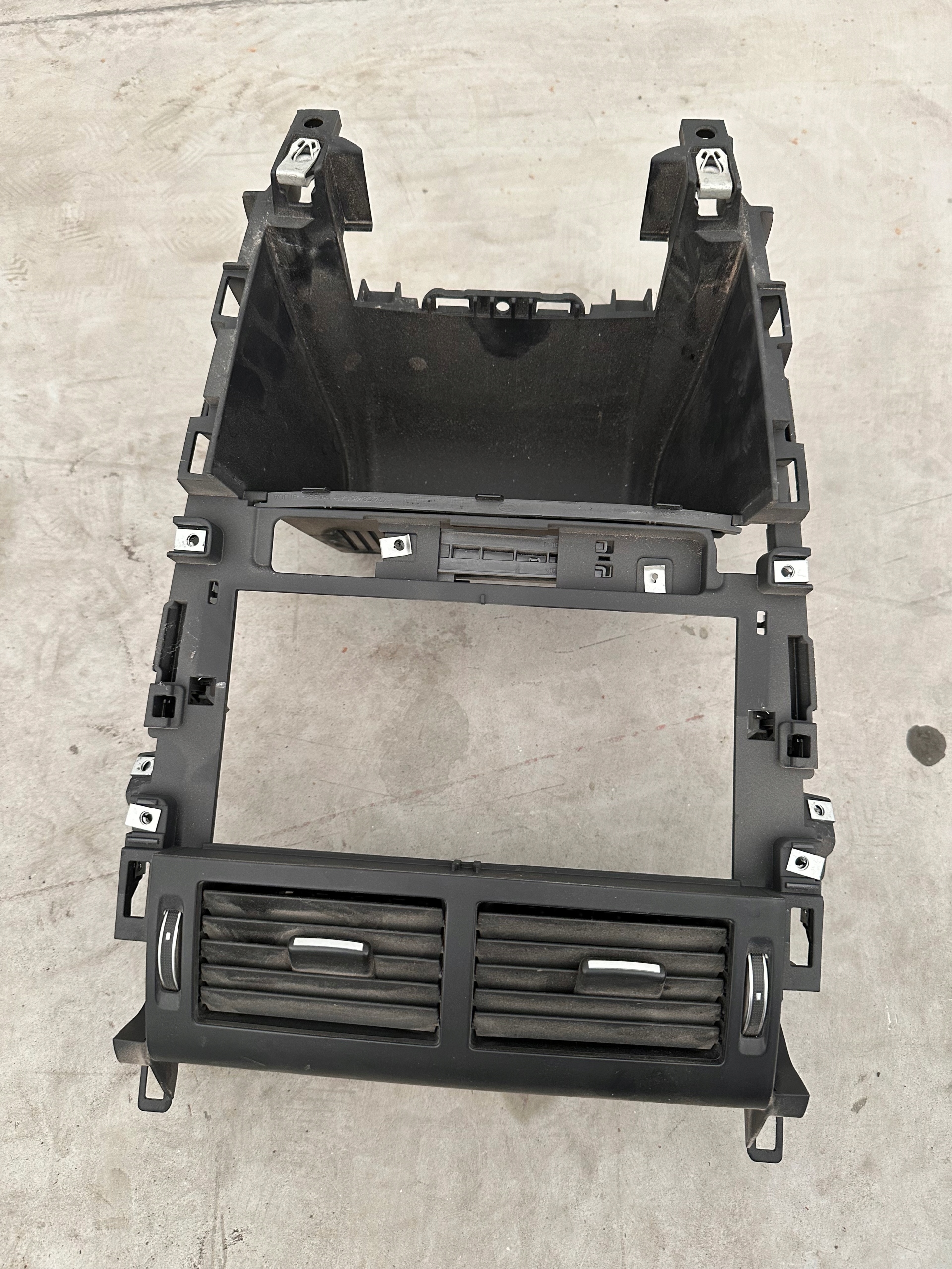 DISCOVERY SPORT L550 frame consoles grid air conditioning devices