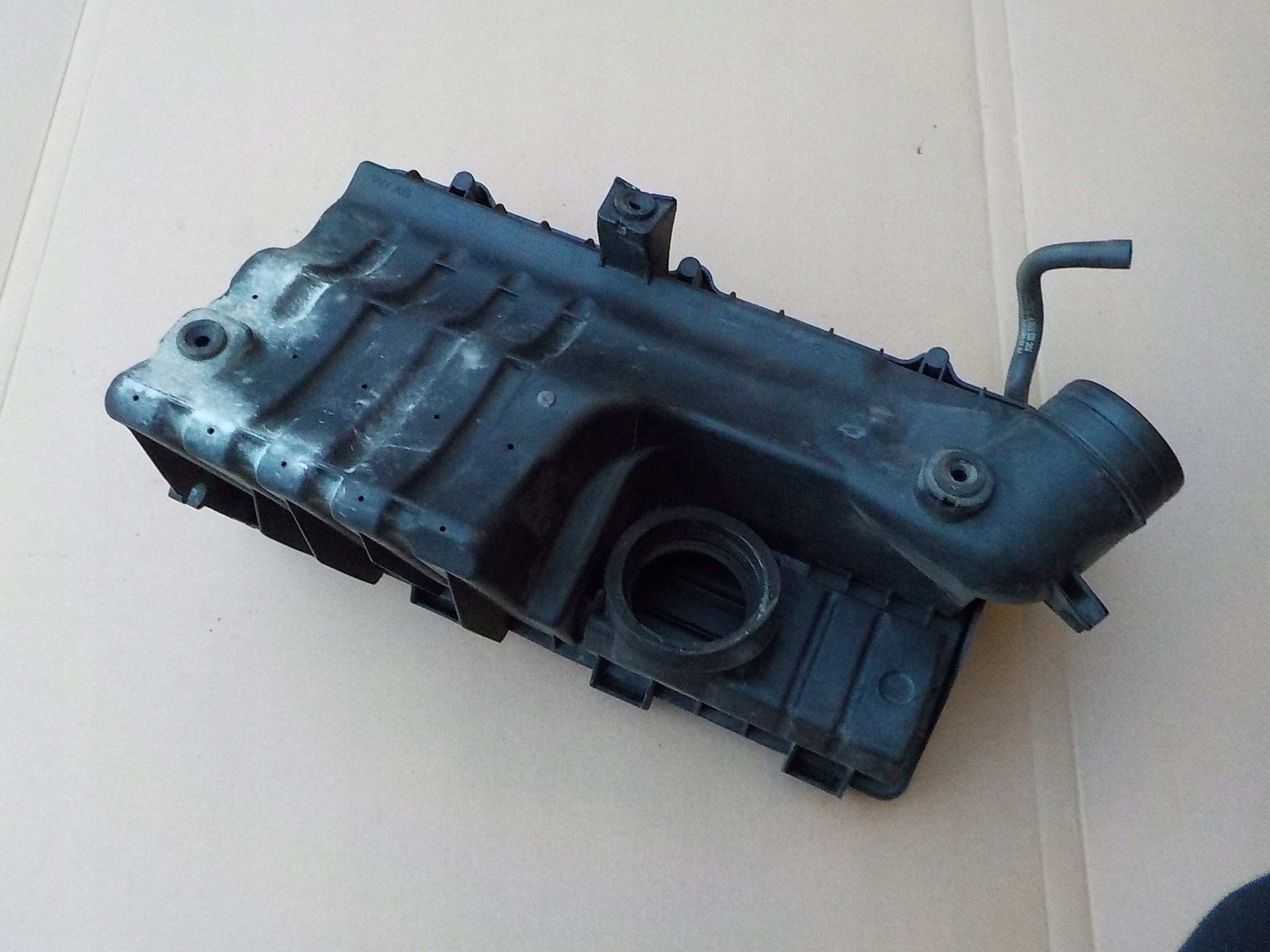 Gehäuse filter luft seat ibiza III 1,4 16v 2008r 036129611CD