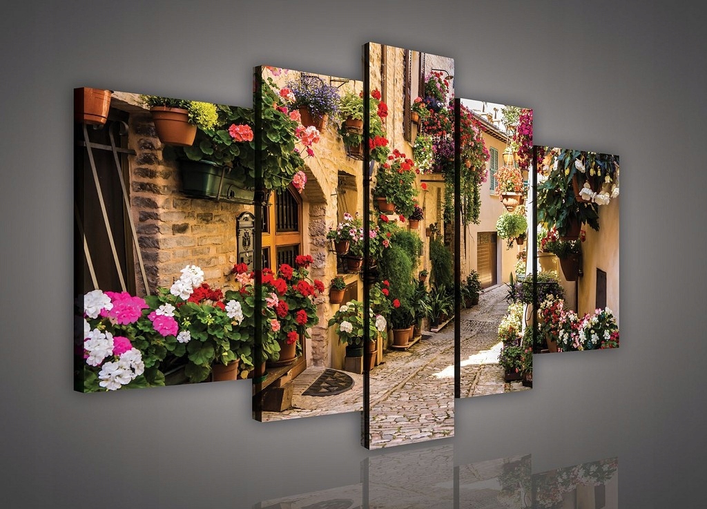 Obraz 170x100 Kvetinová ulička Európske mestečko dlažba kvety slnko