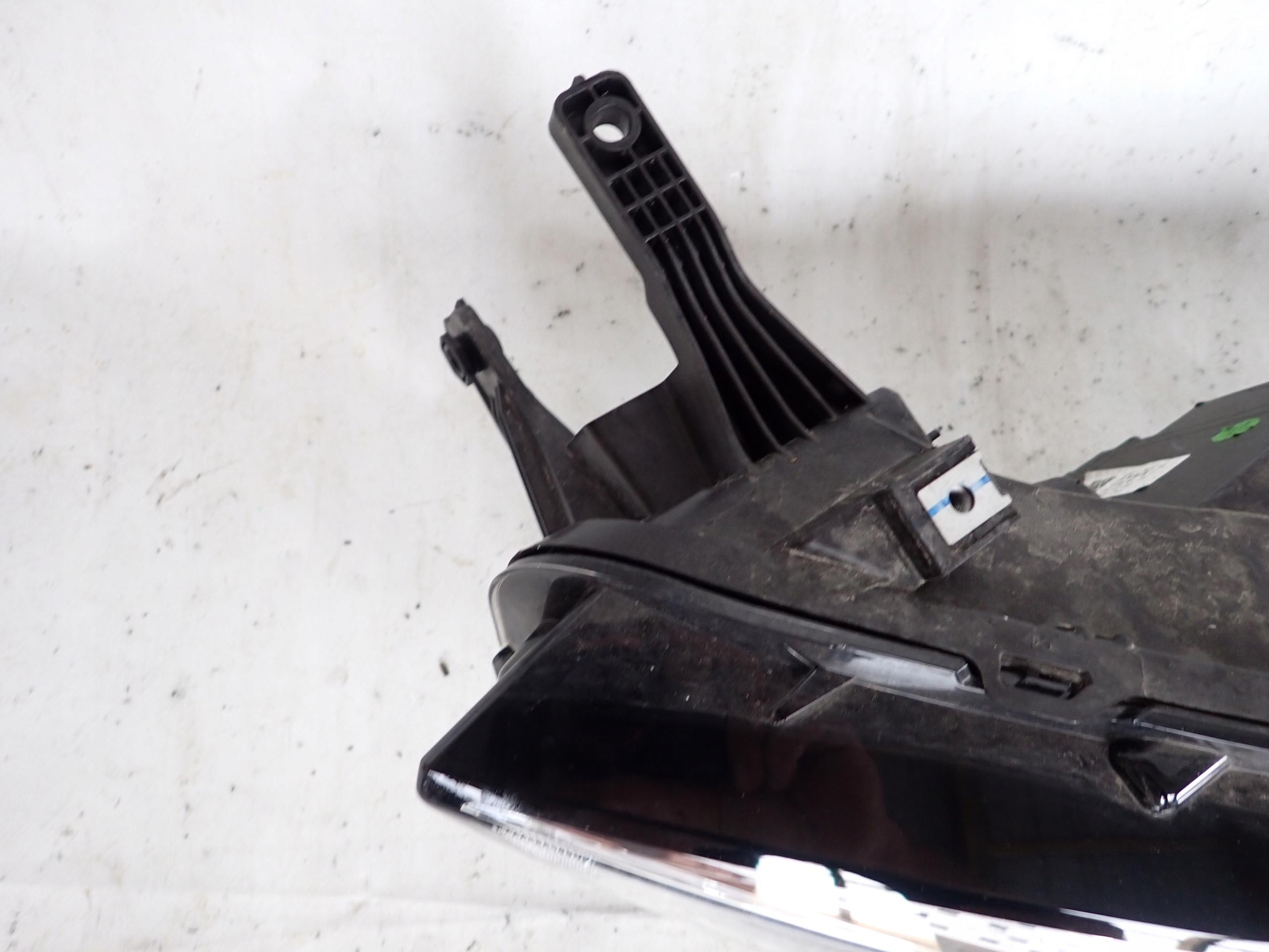 MG ZS LIFT 19- light left front front FULL LED 11275385
