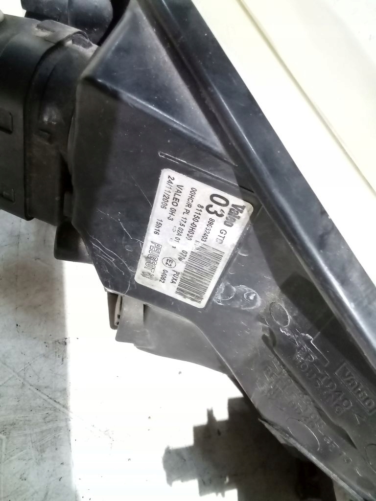 Peugeot 107 far lijeva prednji dio prednja