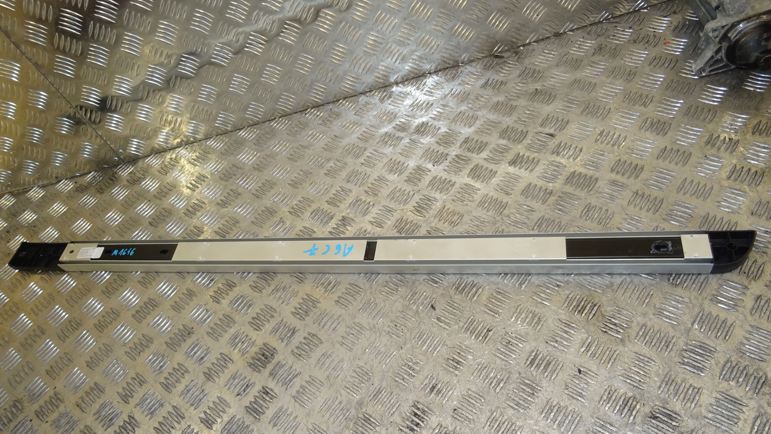 rail boot right 4G9863556A AUDI A6 C7 KOMBI