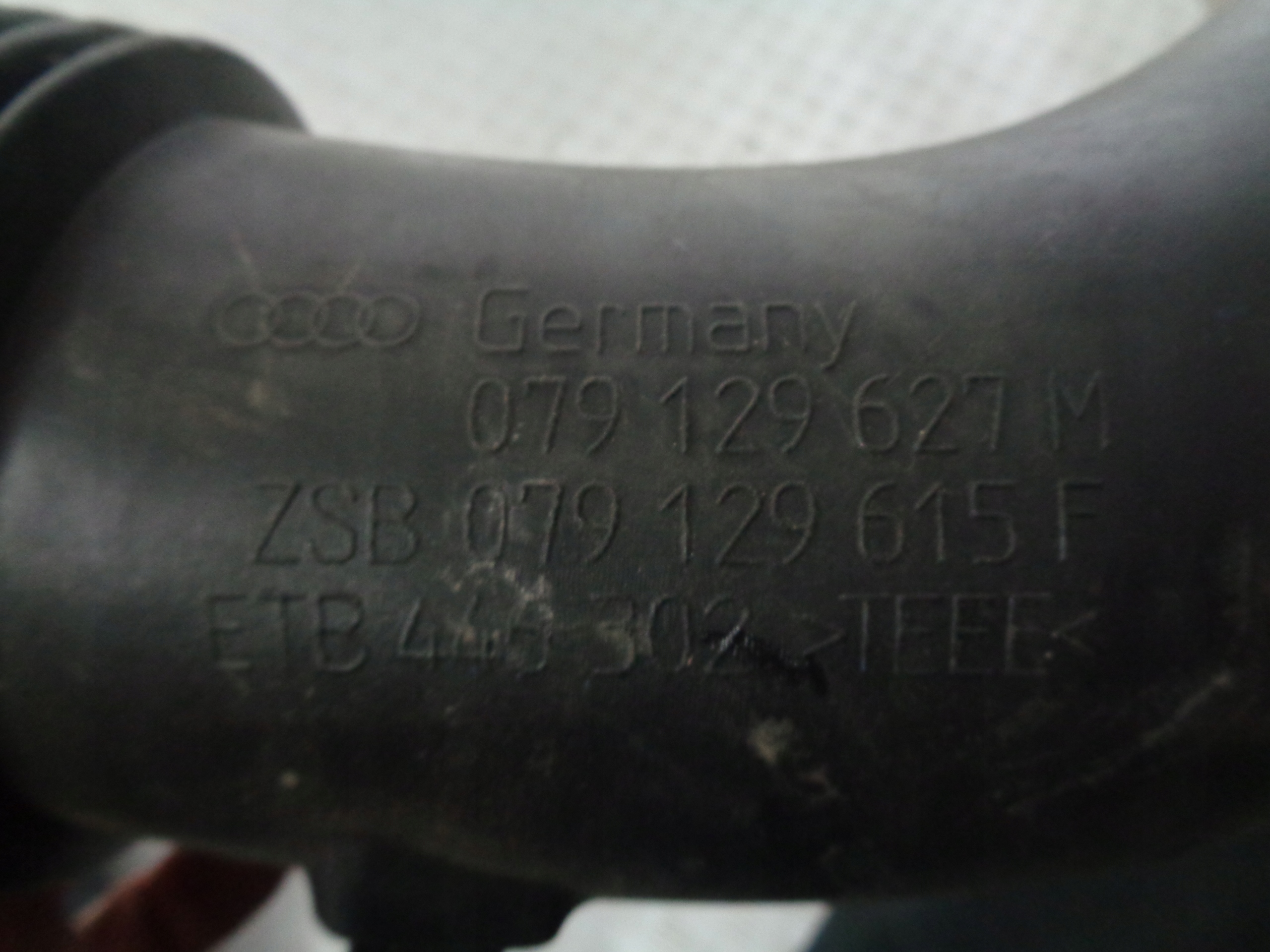 Audi S4 B8 A5 8T труба впуск Воздух 4.2 V8 079129627M