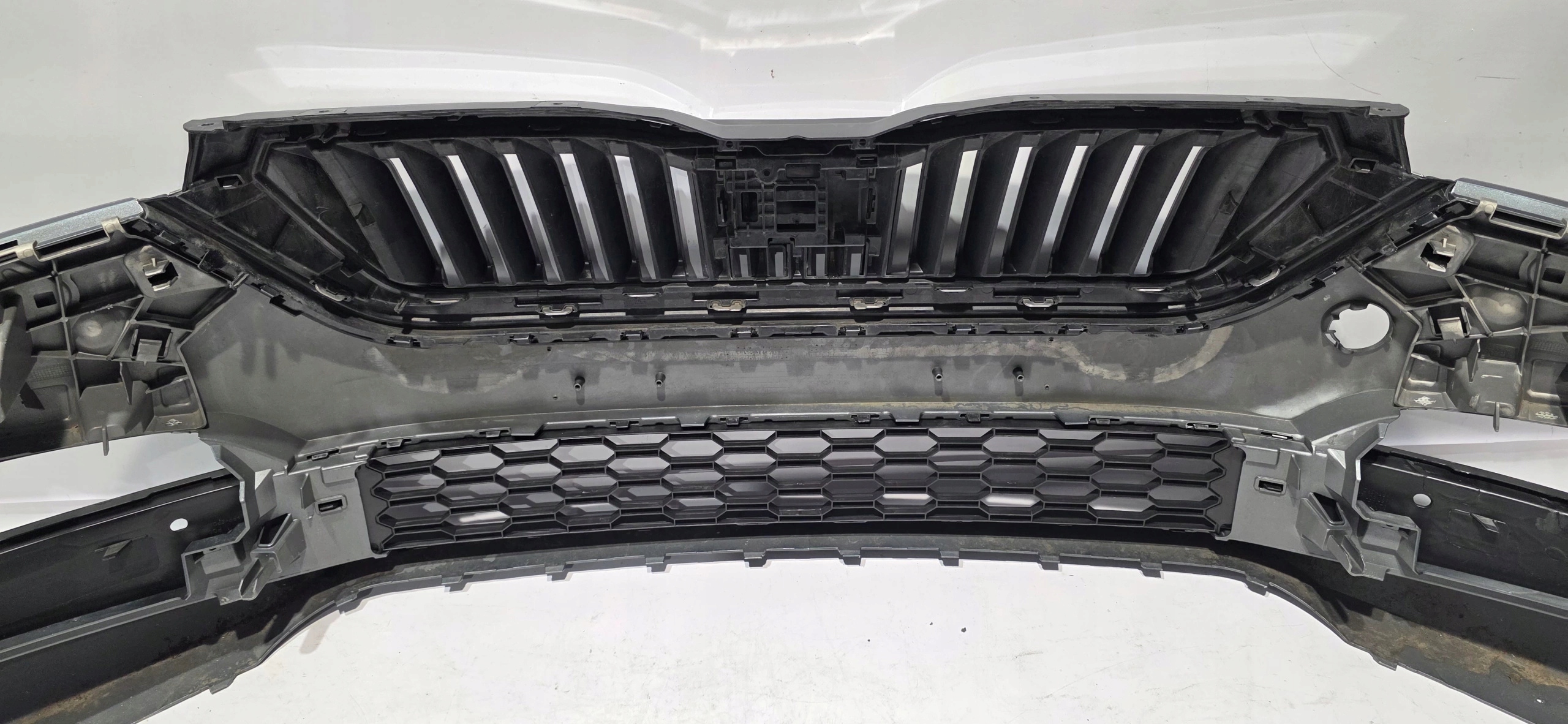 front bumper grille SKODA SCALA 19-23 original 657807221