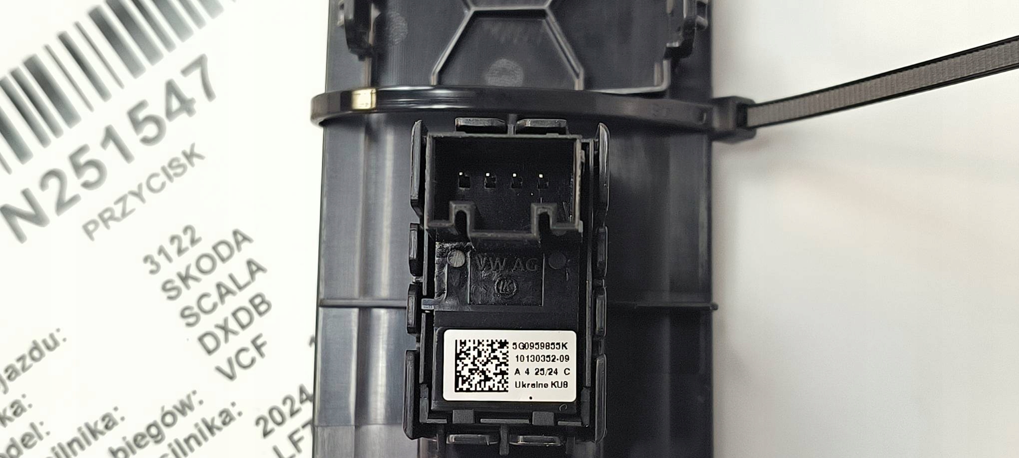 button lifting windows 655867172 SKODA SCALA