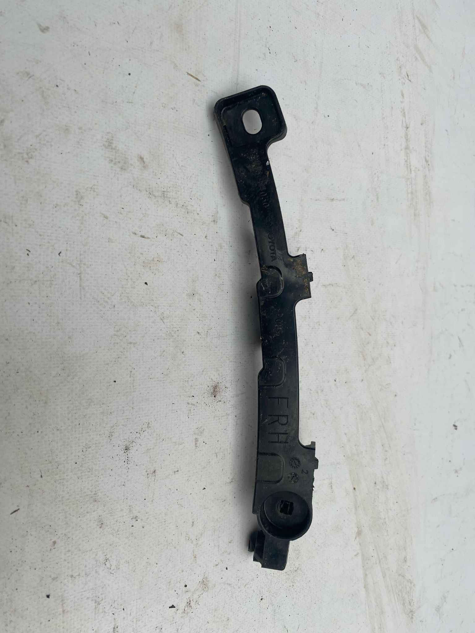 TOYOTA C-HR 16- holder support bracket of a bumper right front