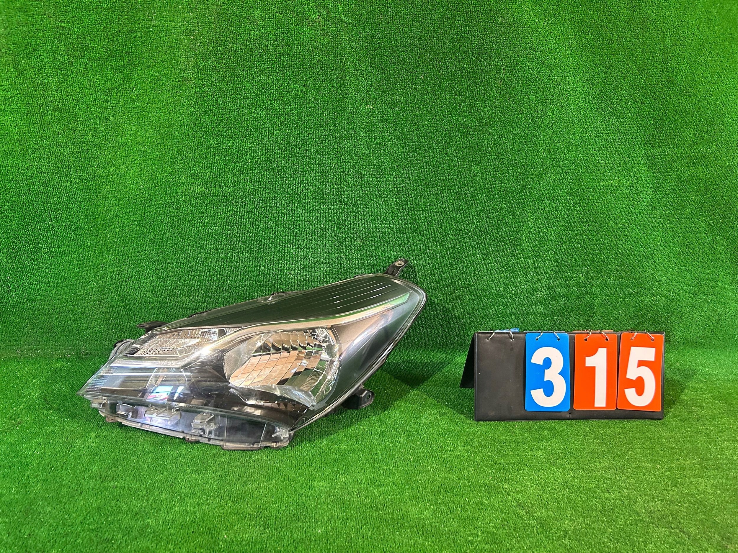 REFLEKTOR left TOYOTA YARIS III LIFT 17- nr:315