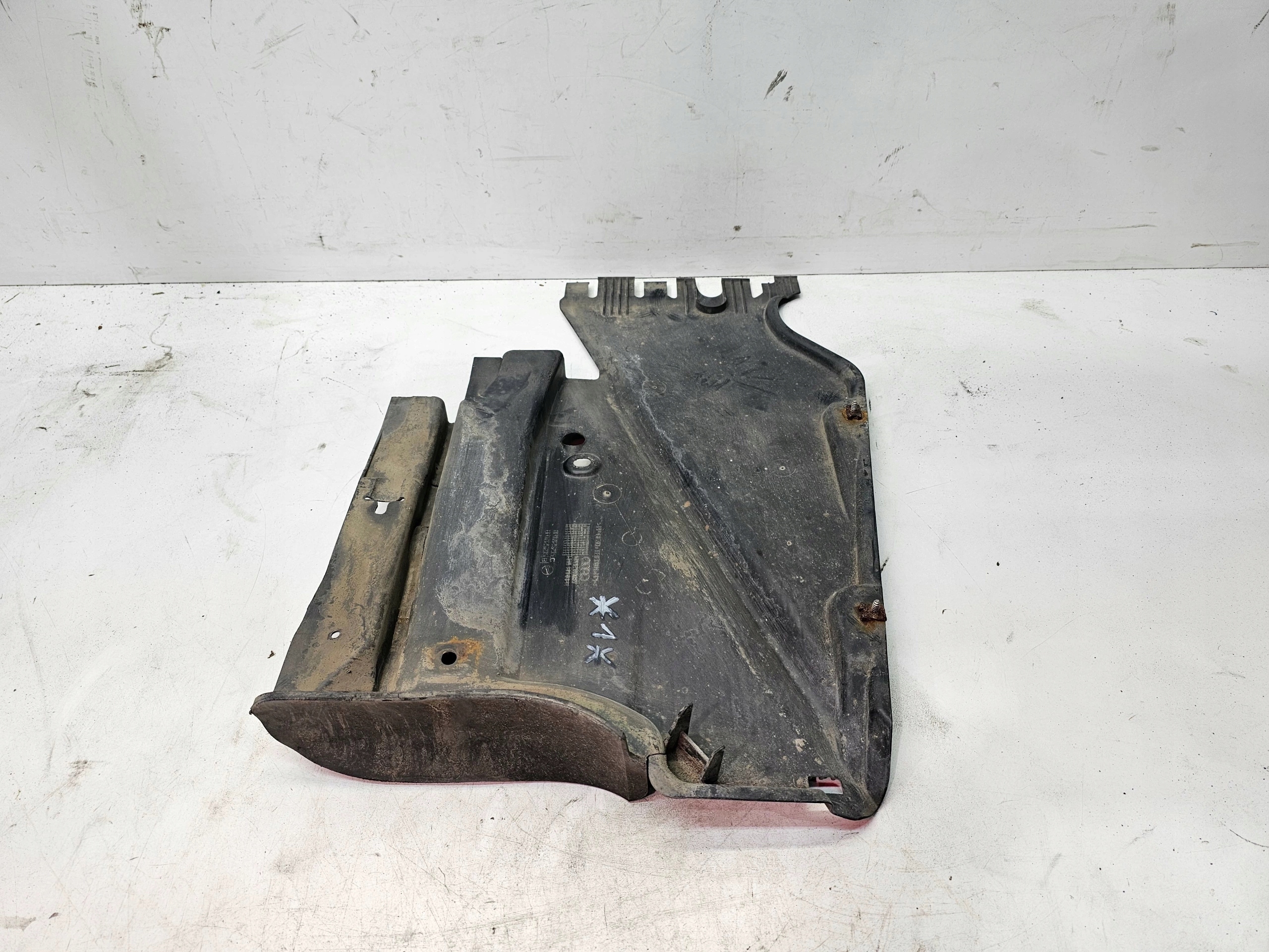 cover chassis AUDI A5 8T CABRIO left rear part 8F0825215B