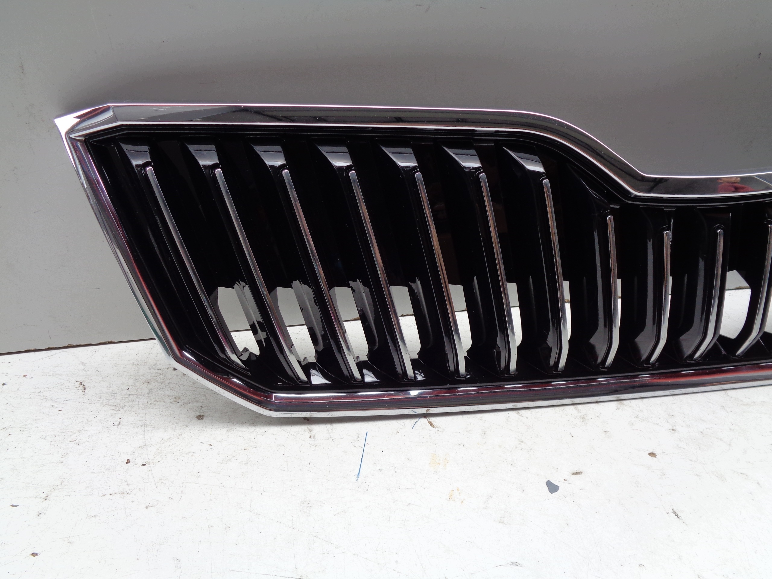 Grille SKODA SUPERB III 3 3V 3V0 15- NR 53587