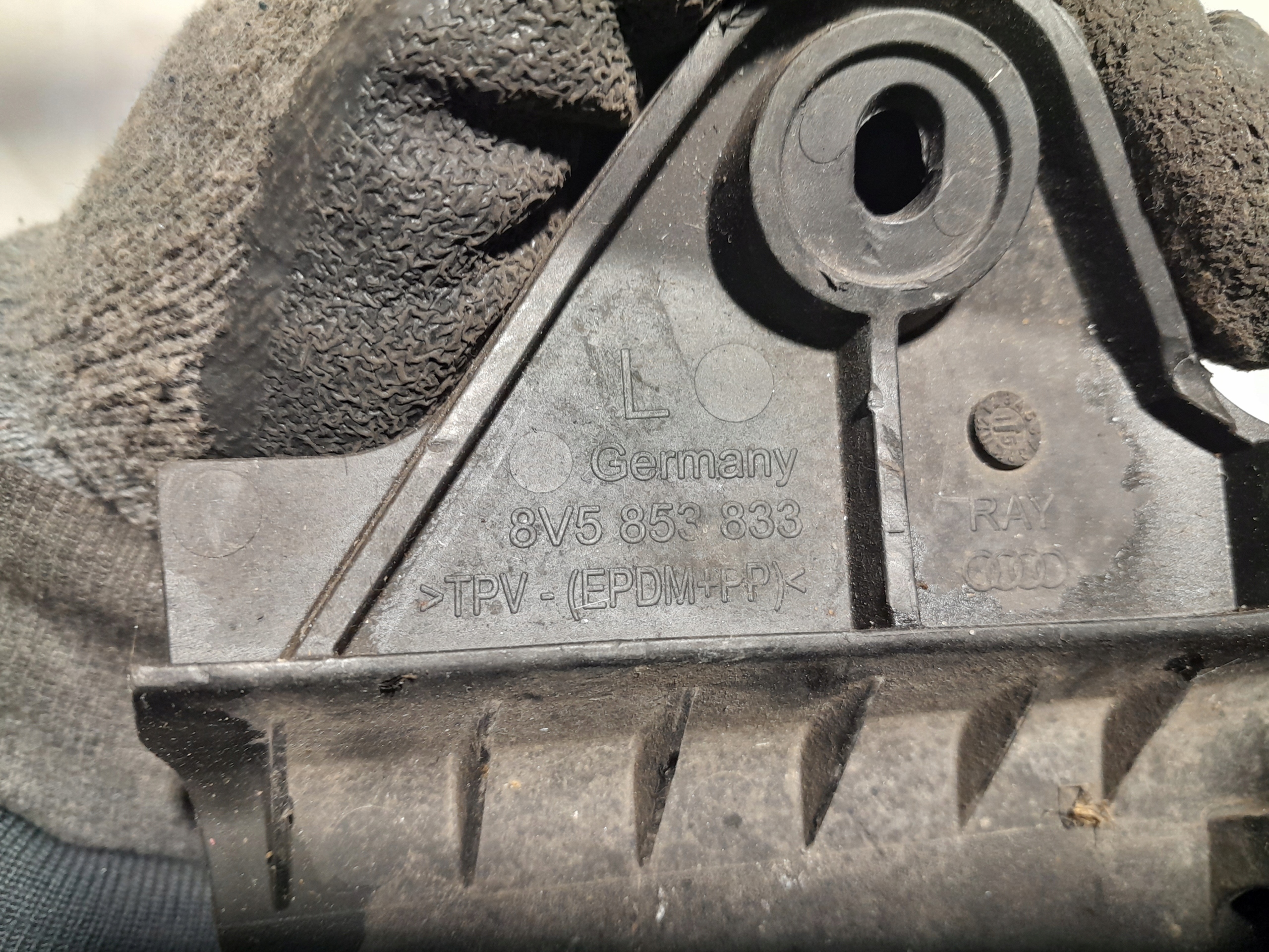 AUDI A3 S3 8V fedél sárvédöt CHLAPACZ 8V5853833