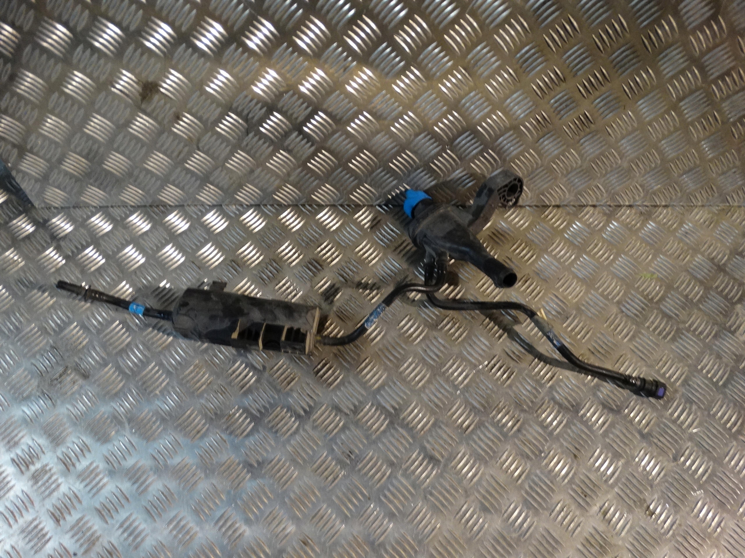 IDEALNY WLEW BEHÄLTER ADBLUE BMW G30 G31 1